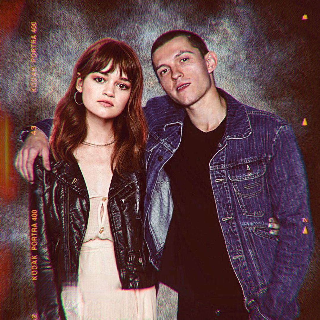 1078x1078 Ciara Bravo And Tom Holland Wallpaper
