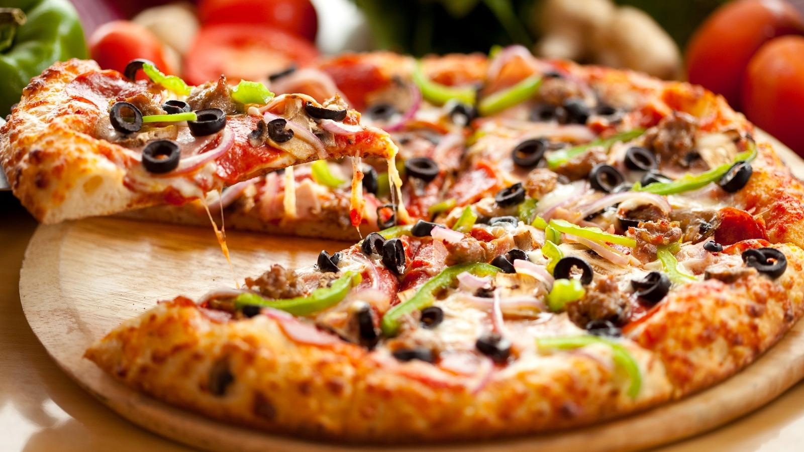 1600x900 Wallpaper Cheese, Vegetables, Olive, Pizza Piece:3840x2160
