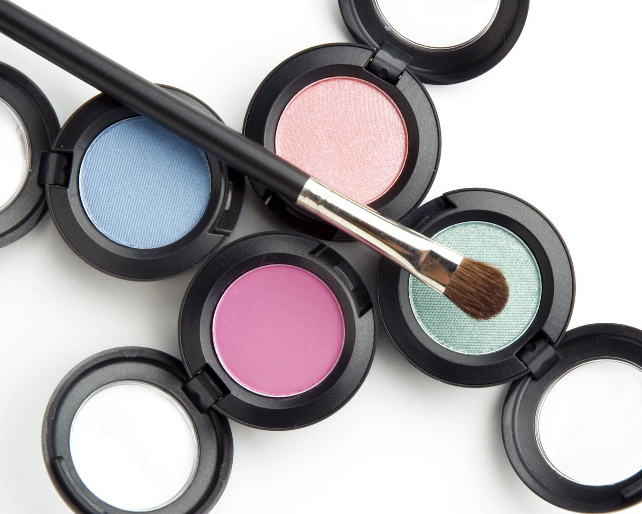 1280x1024 Photo Paintbrush Cosmetics