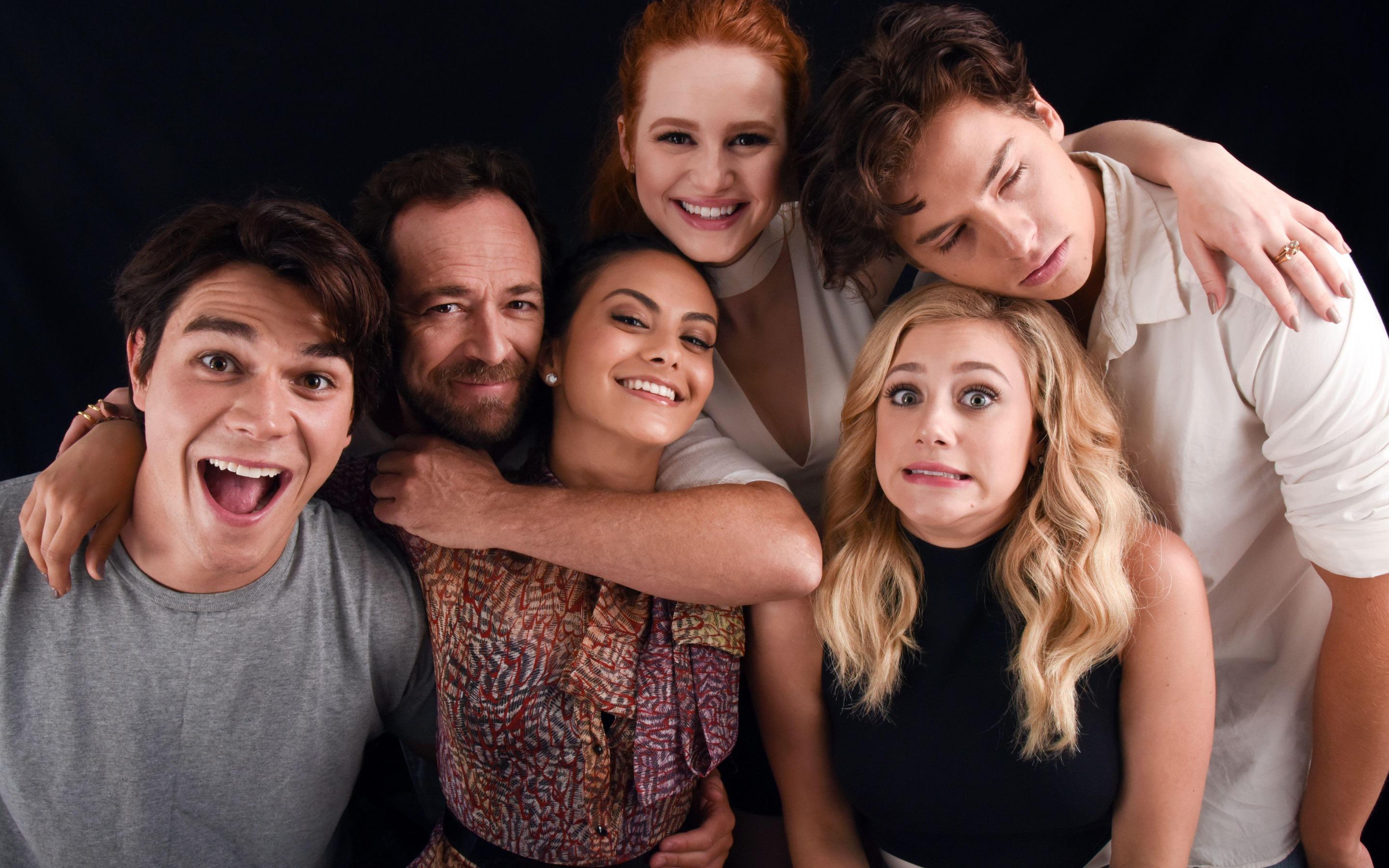 2880x1800 Download wallpaper Riverdale, Betty Cooper, Fred Andrews, Luke Perry, Cole Sprouse, Jughead Jones, Archie Andrews, Camila Mendes, Veronica Lodge, Madelaine Petsch, Lili Reinhart, Cheryl Blossom for desktop with resolution 2880x1800. High