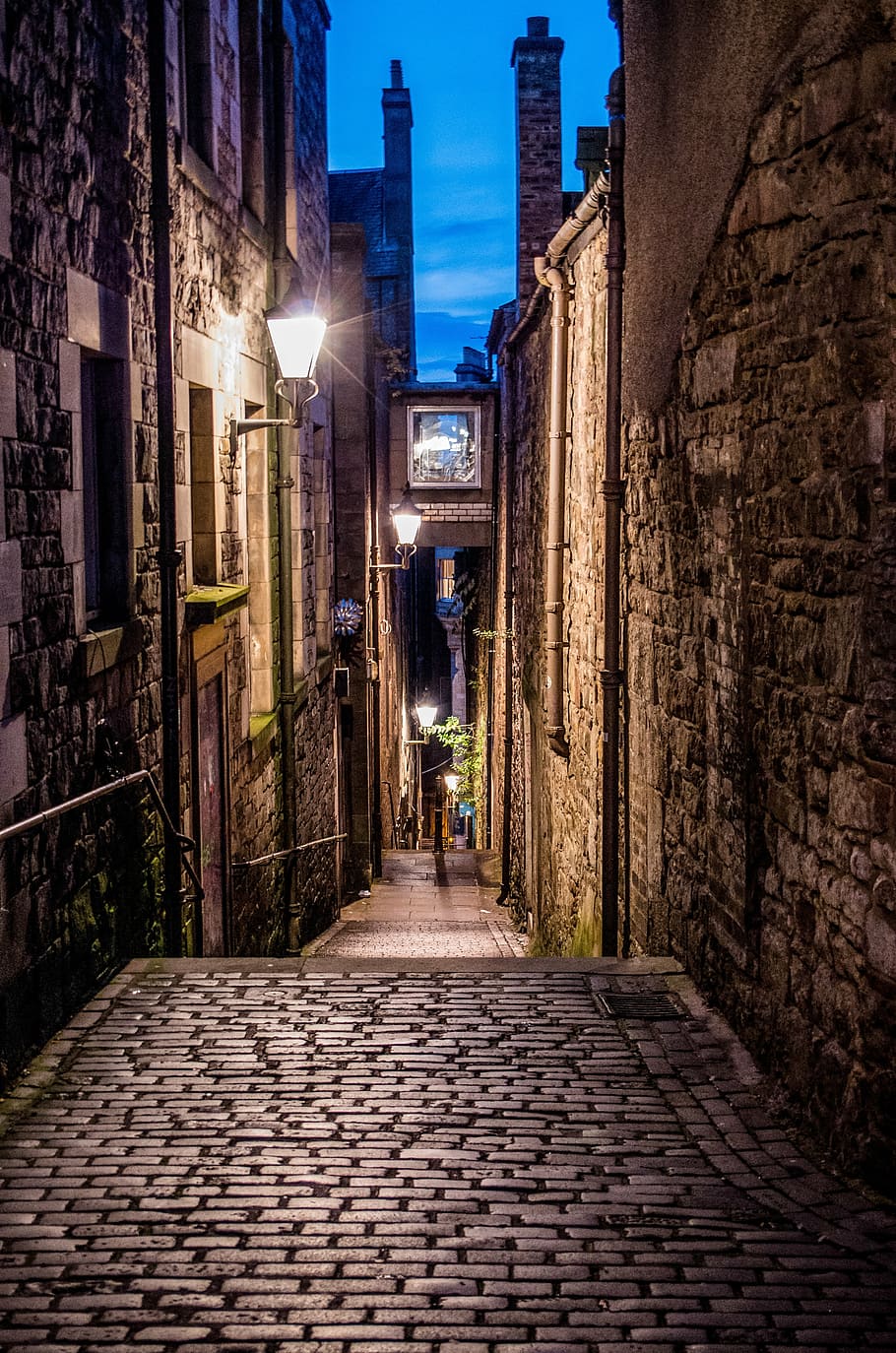910x1374 Cobblestone Alley Wallpaper