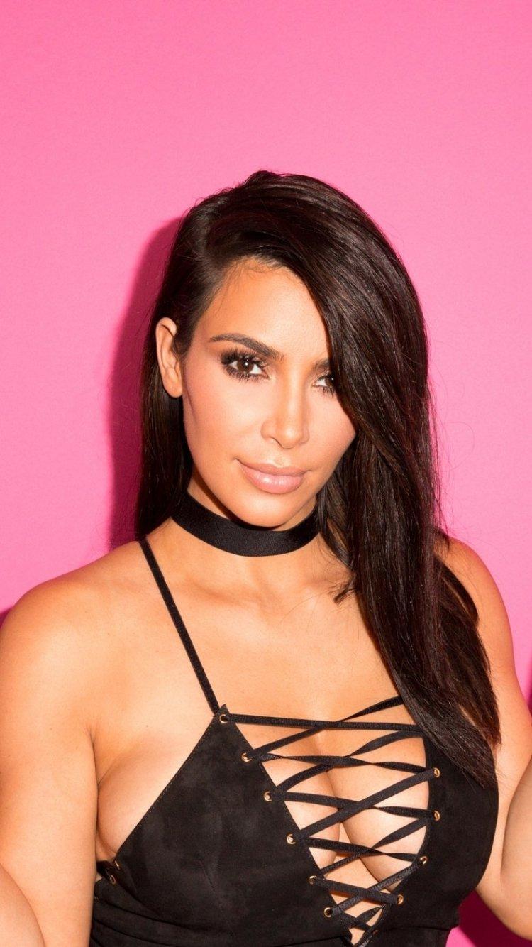 750x1334 Celebrity Kim Kardashian