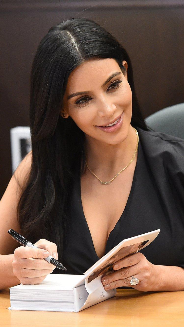 750x1334 Celebrity Kim Kardashian