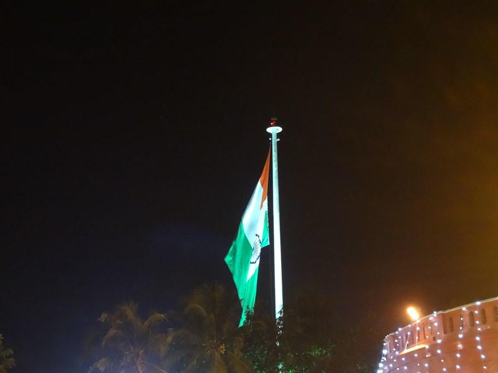 1024x768 Indian National Flag and Illuminated Kanakakunnu Palace