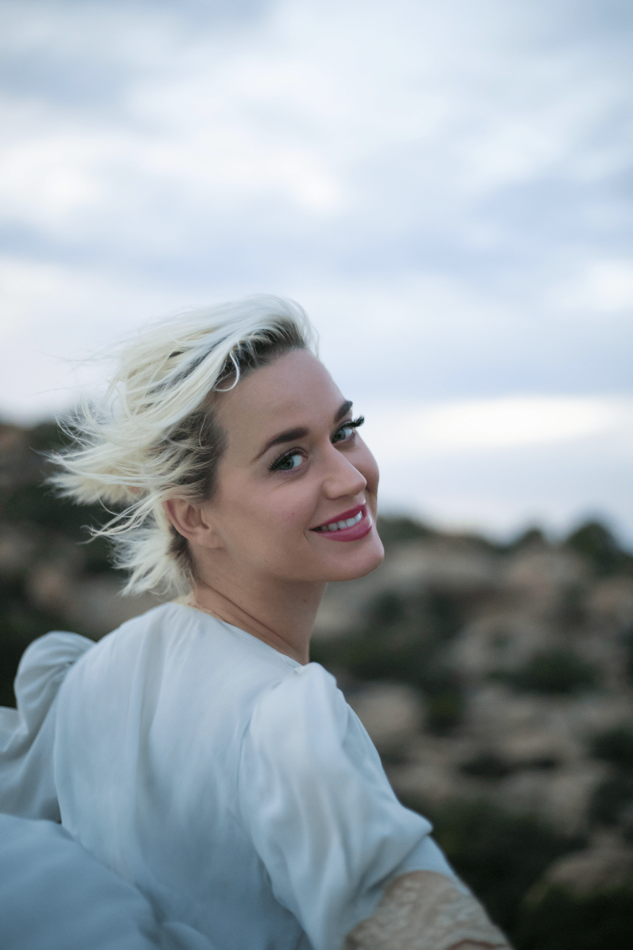 2520x3780 Katy Perry gets her 'Smile' back on sparkling but safe new album
