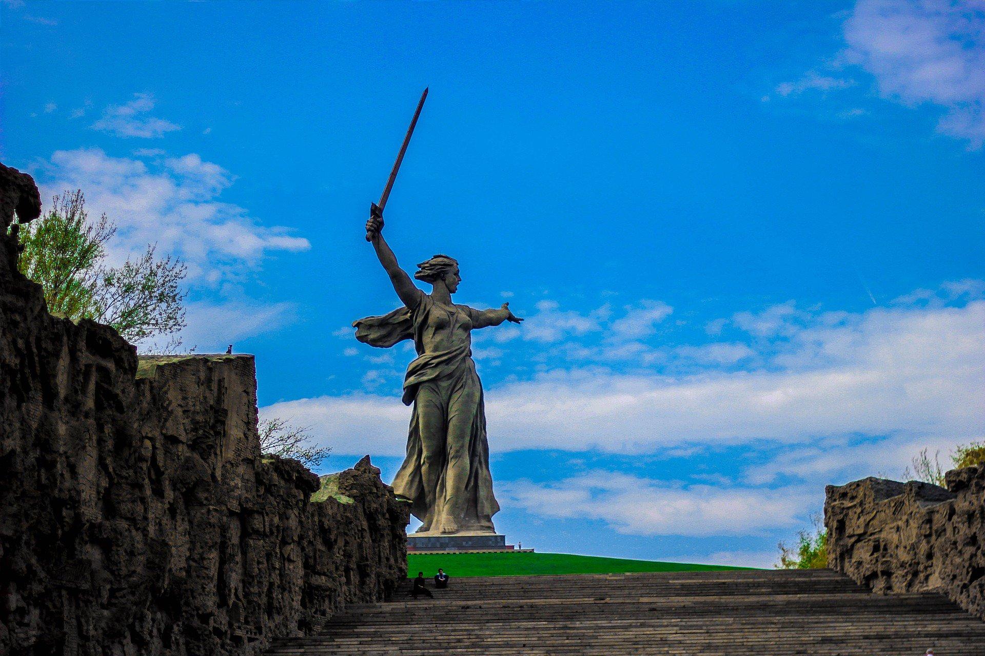 1920x1280 Russian Insiders Statue in Volgograd #russianinsiders #russia #volgograd #russianlocals #urbanlife #tourtorussia #russiantrip #findatour #findaguide #russianguides #guidesinrussia