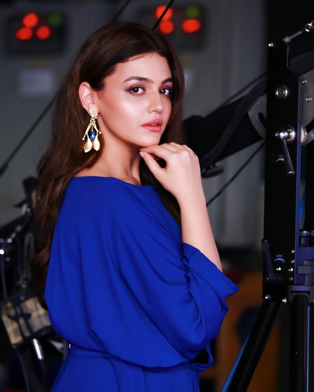 1080x1350 Zara Noor Abbas Wallpaper