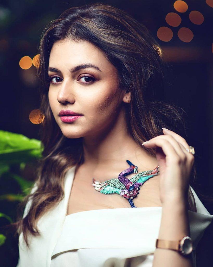 819x1024 picture that prove that white is totally Zara Noor Abbas's color!