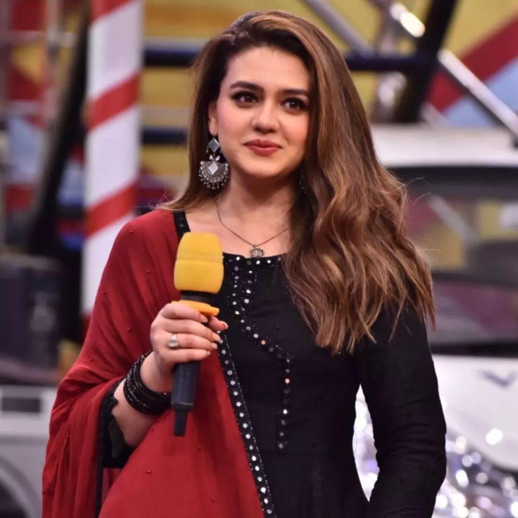 1024x1024 Zara Noor Abbas And Asad Siddiqui's Beautiful Clicks From JPL. Reviewit.pk