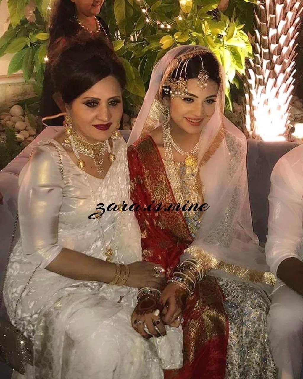 1024x1280 Zara Noor Abbas Wallpaper