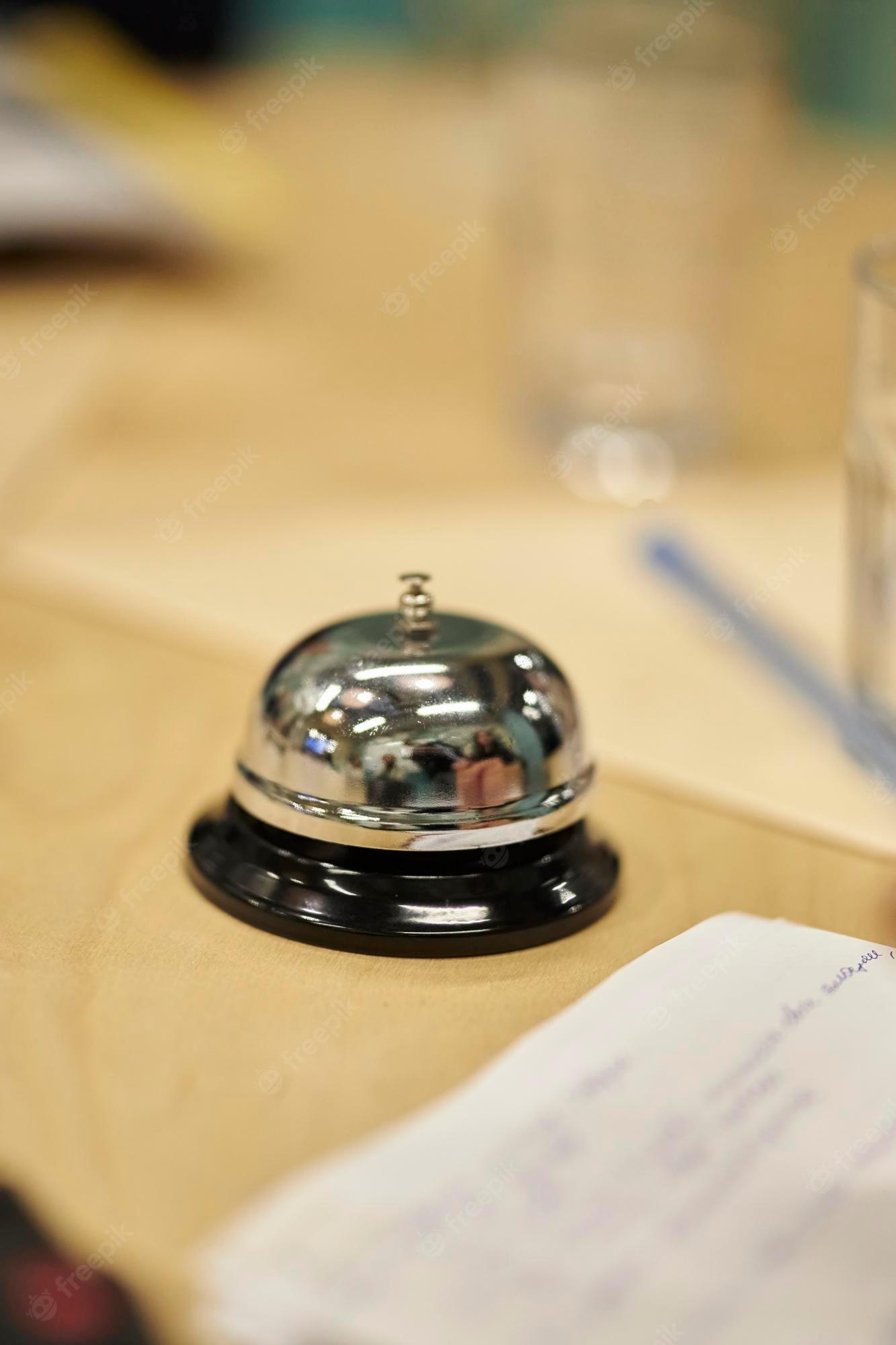 1333x2000 Hotel Receptionist Picture