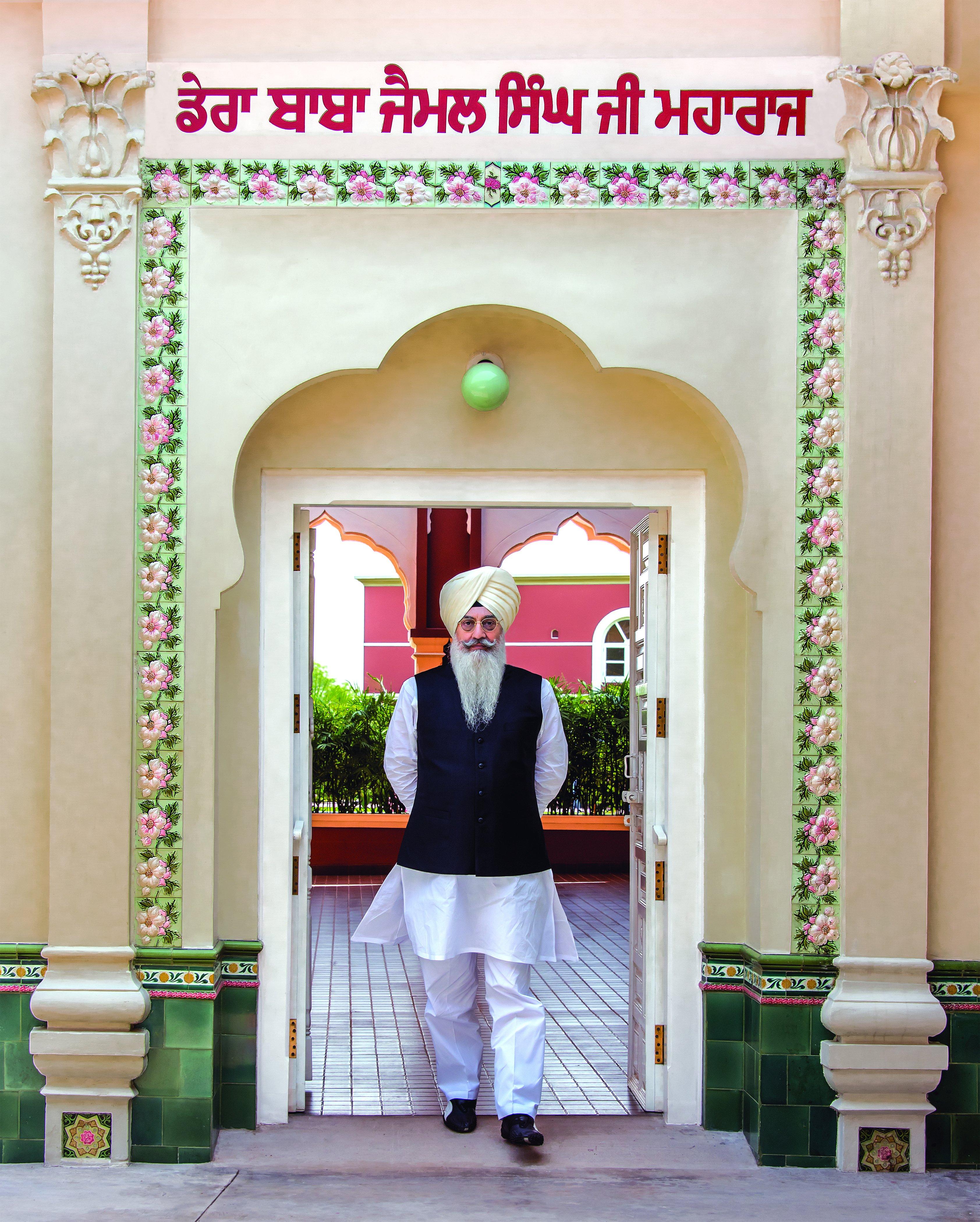 3367x4200 Photographs