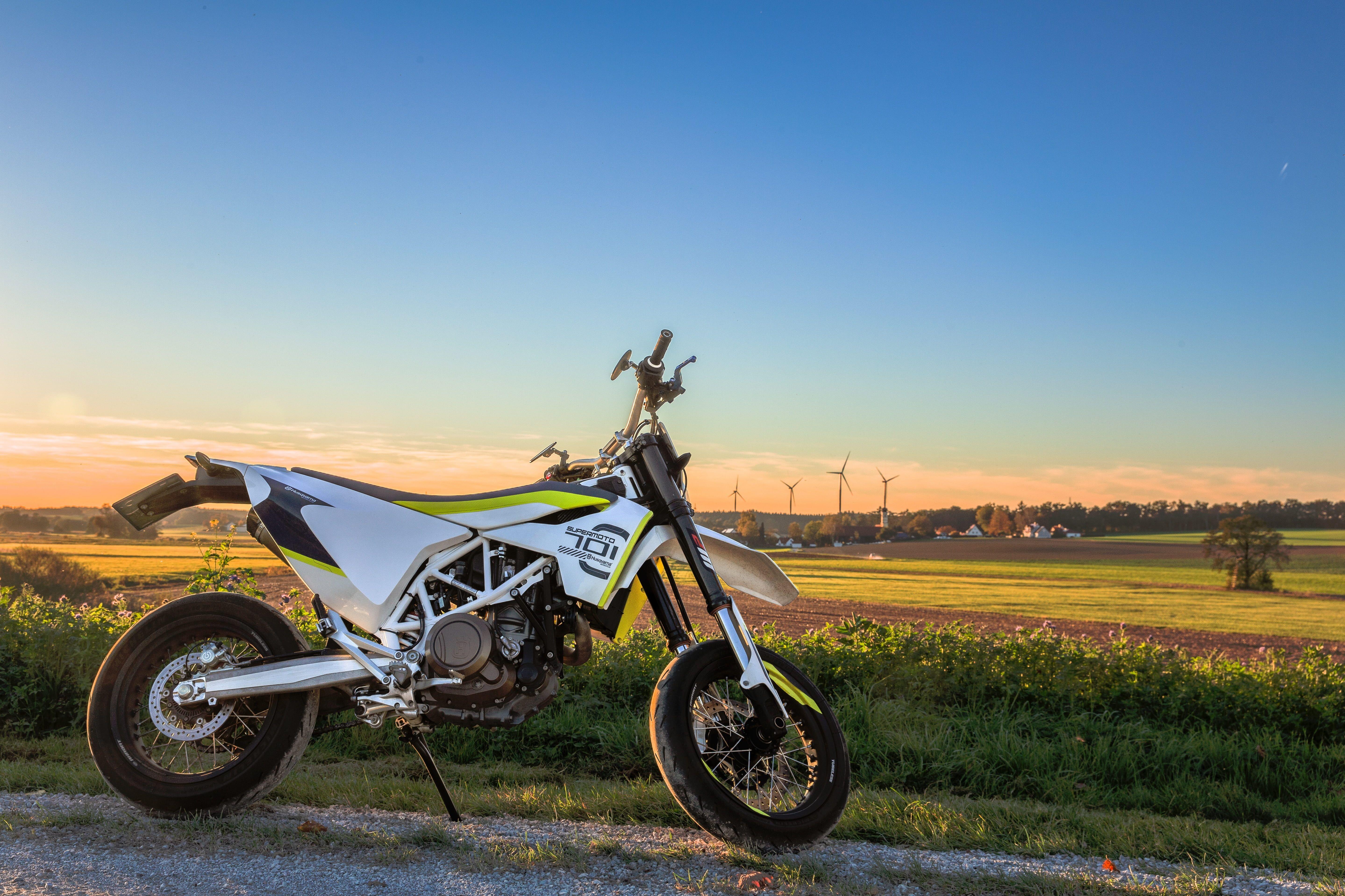 5757x3837 Motorcycle
