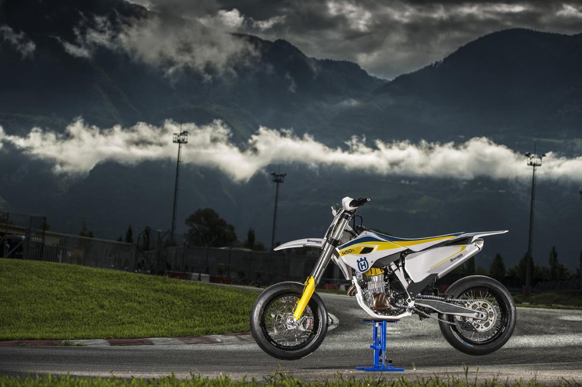 1200x799 Husqvarna Supermoto Wallpaper