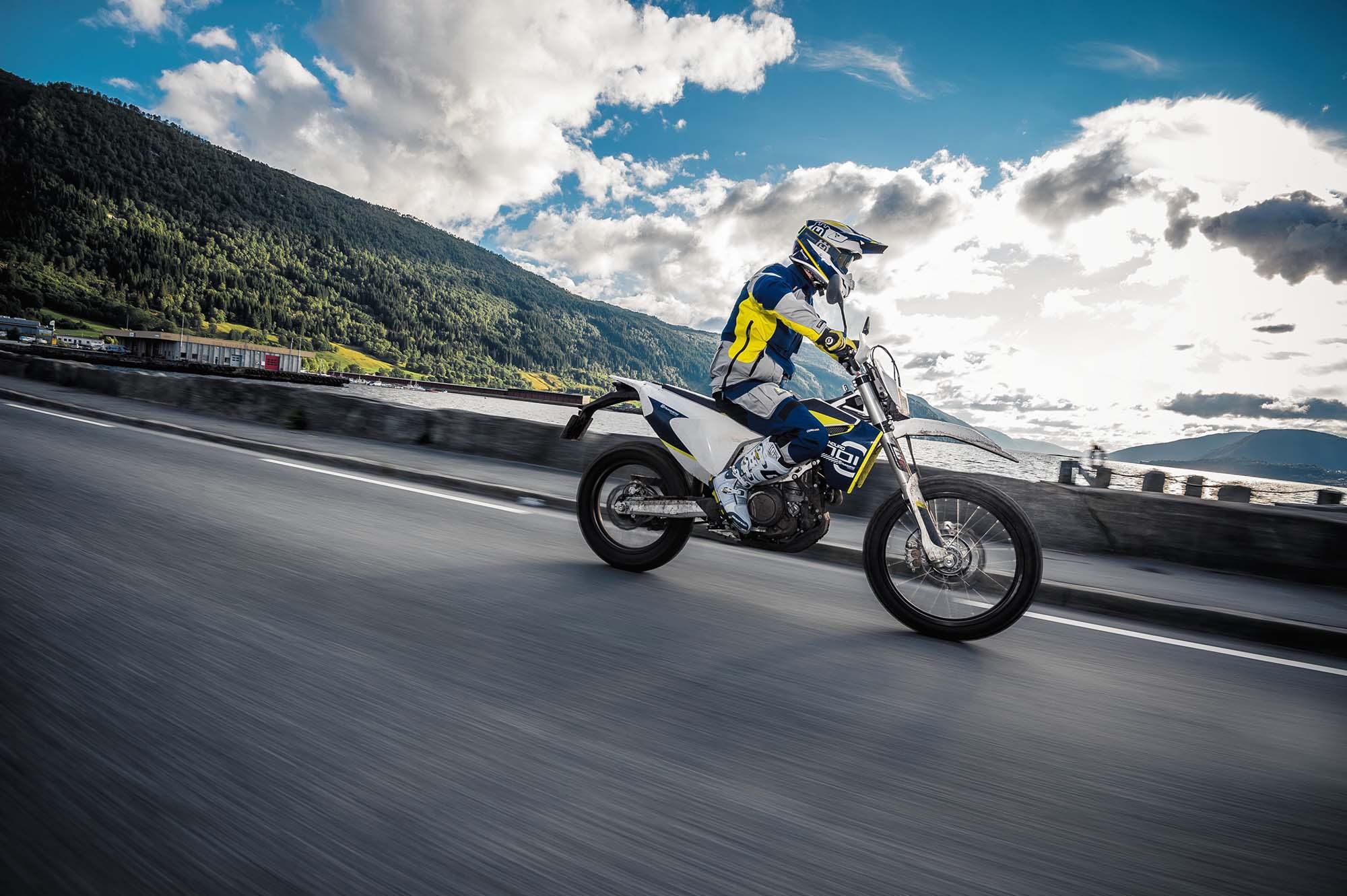 Мотоцикл эндуро Husqvarna обои