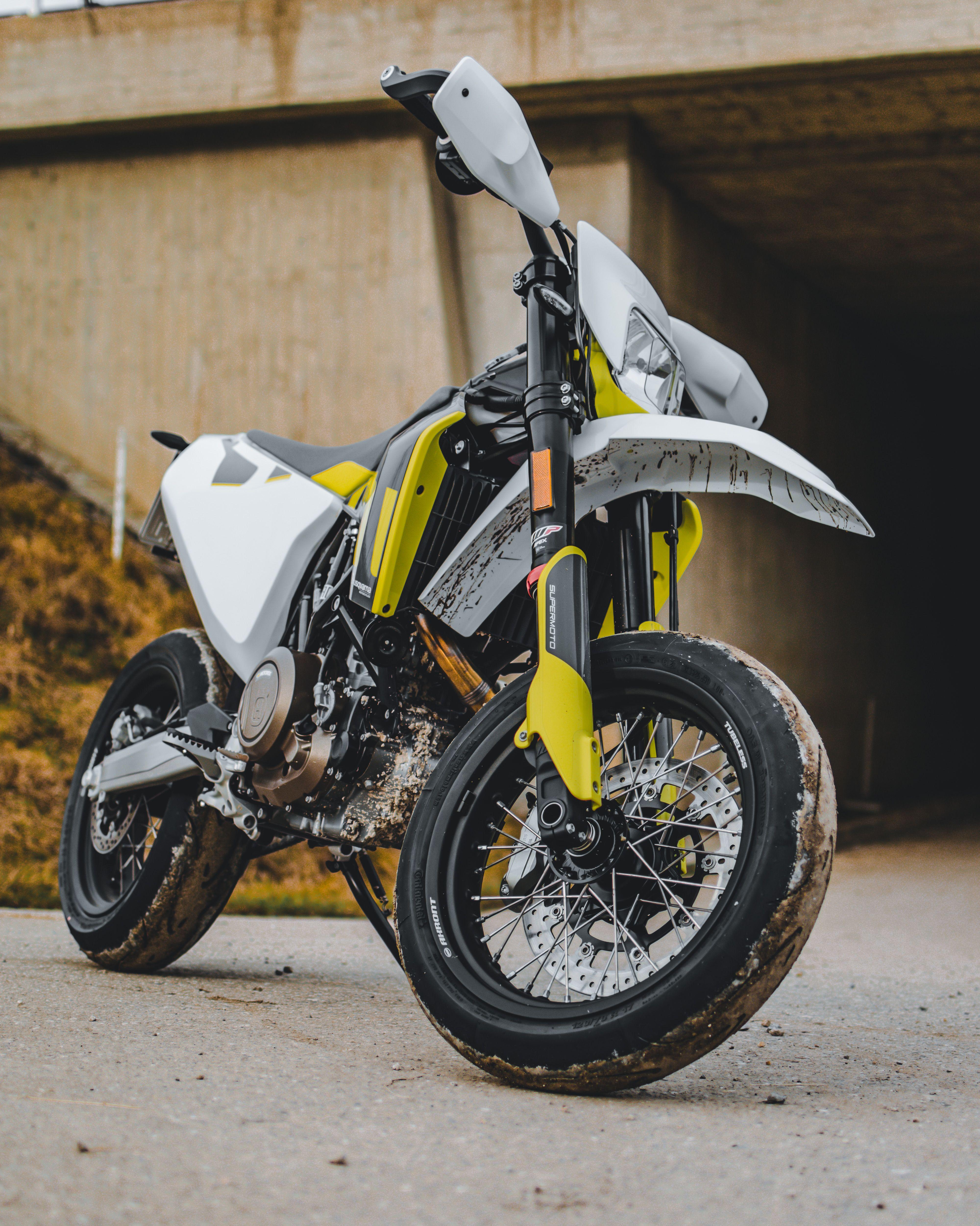4000x5000 Ducati