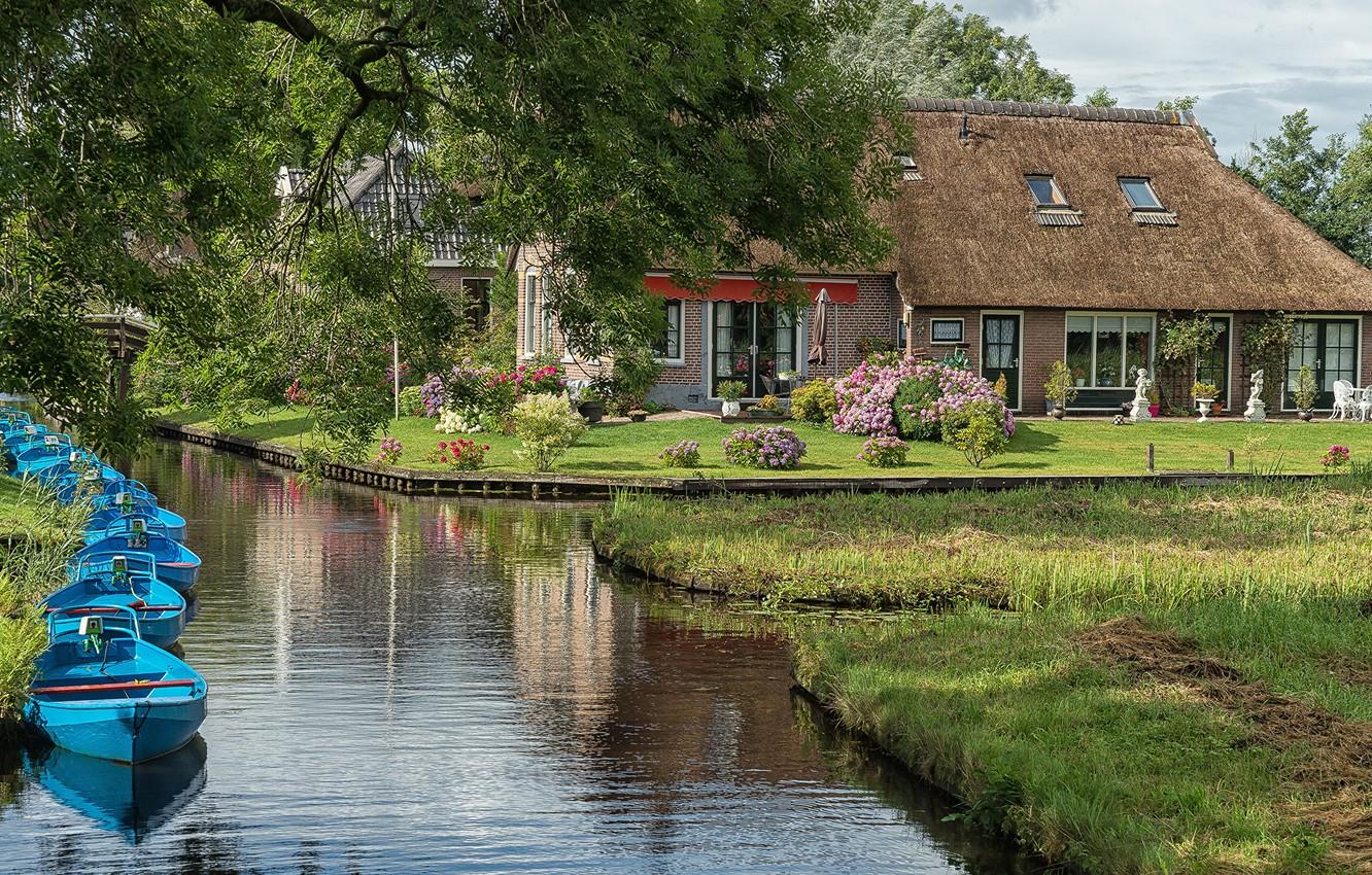 1332x850 Wallpaper the city, pond, photo, home, boats, Netherlands, Giethoorn image for desktop, section природа
