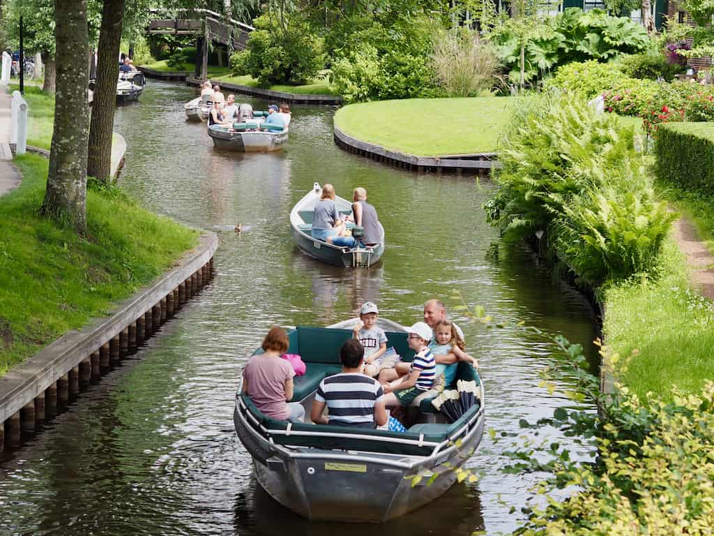 1024x768 Giethoorn village Netherlands