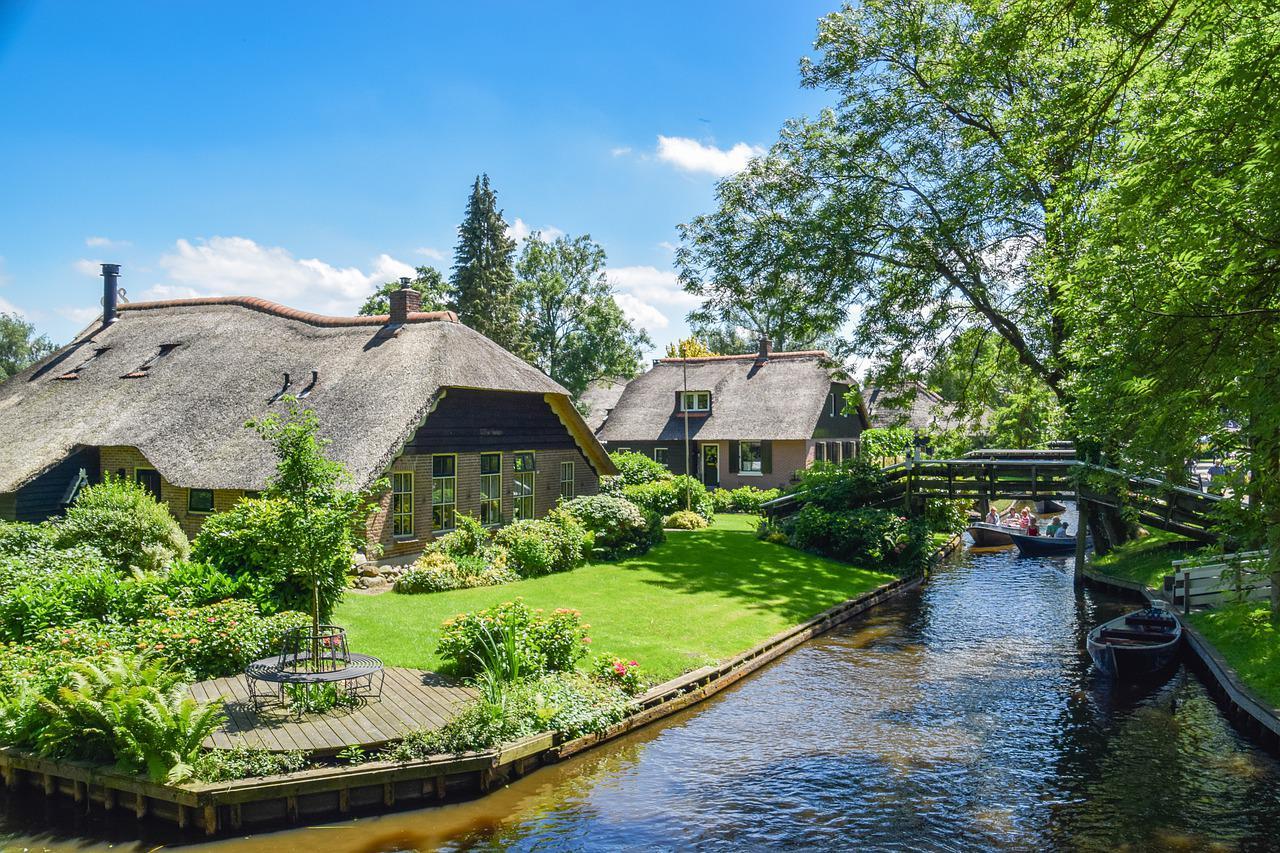 1280x853 Giethoorn Netherlands Canal
