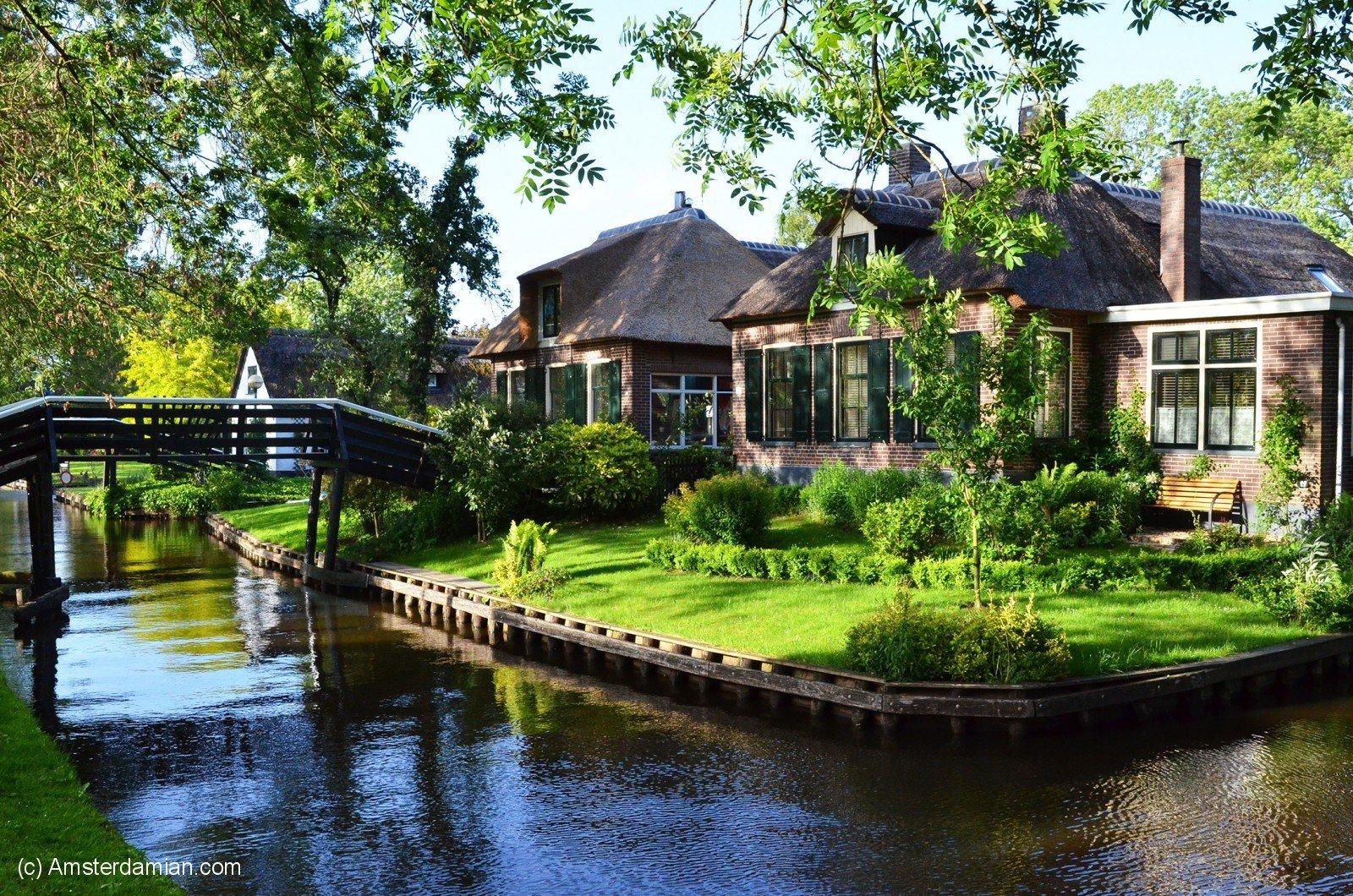 1600x1060 A magical place: Giethoorn, the village with no roads