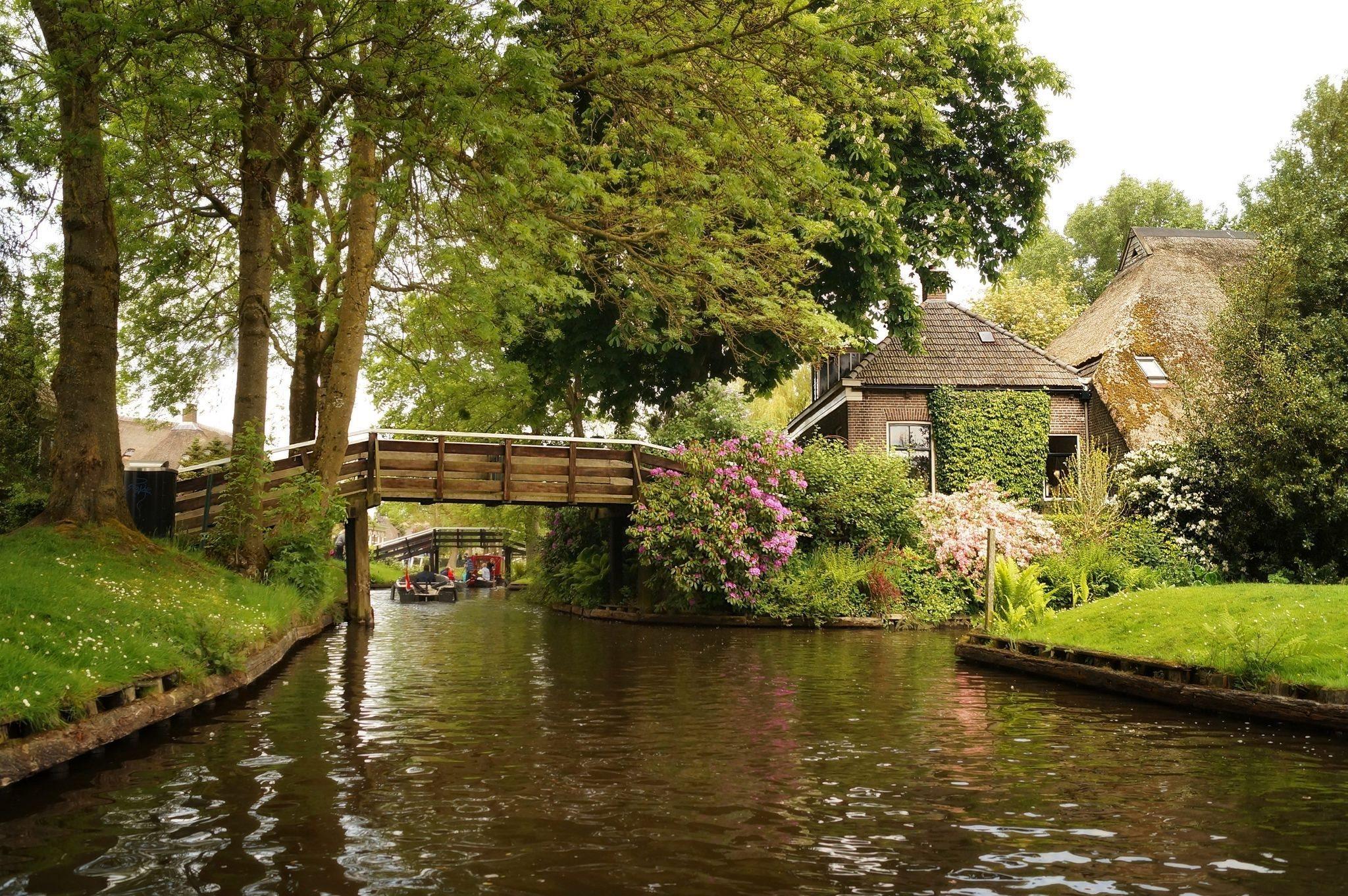 2048x1361 Download wallpaper channel, bridge, giethoorn, netherlands for desktop with resolution 2048x1361. High Quality HD picture wallpaper