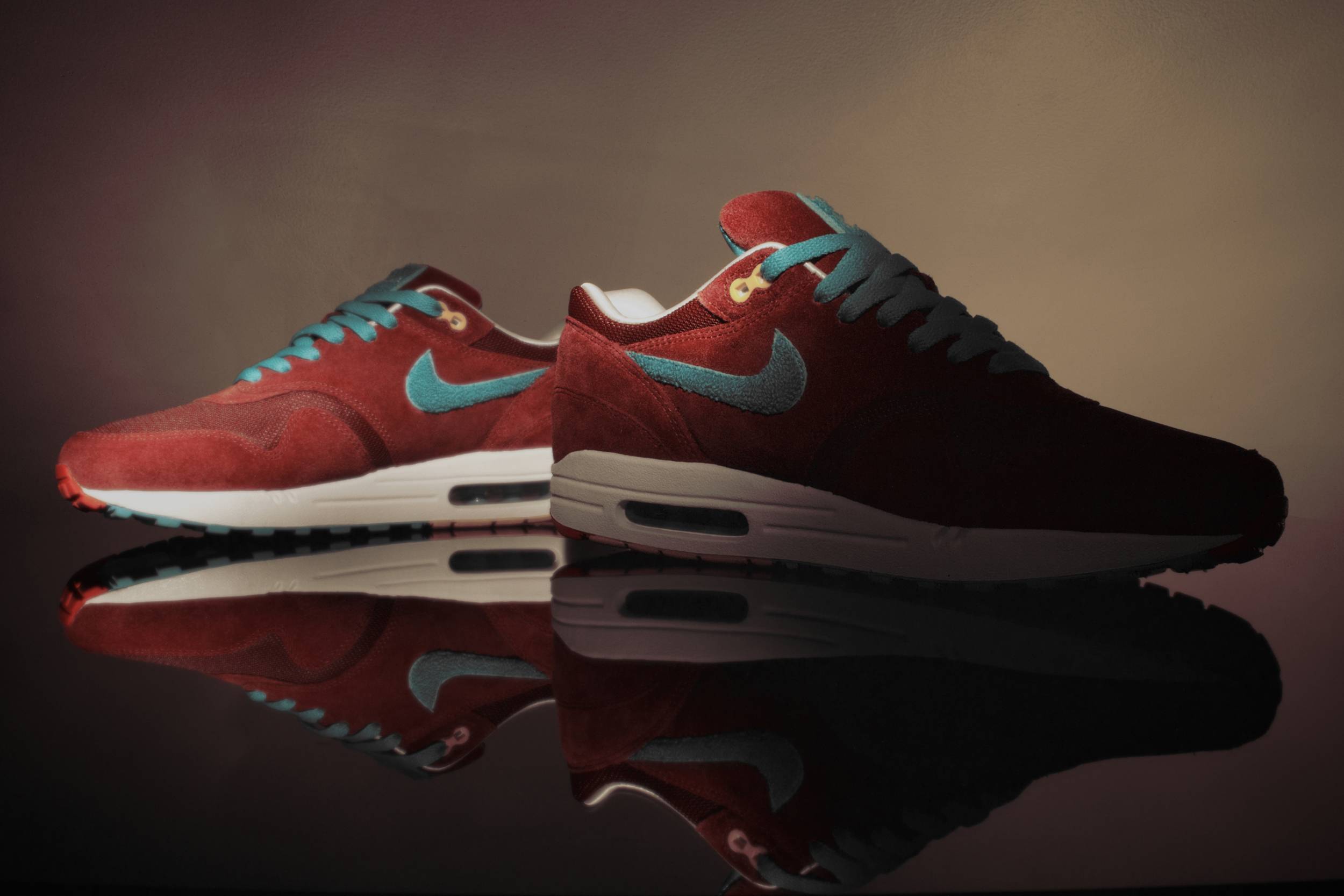 2500x1666 Nike Air Max 1 Wallpaper