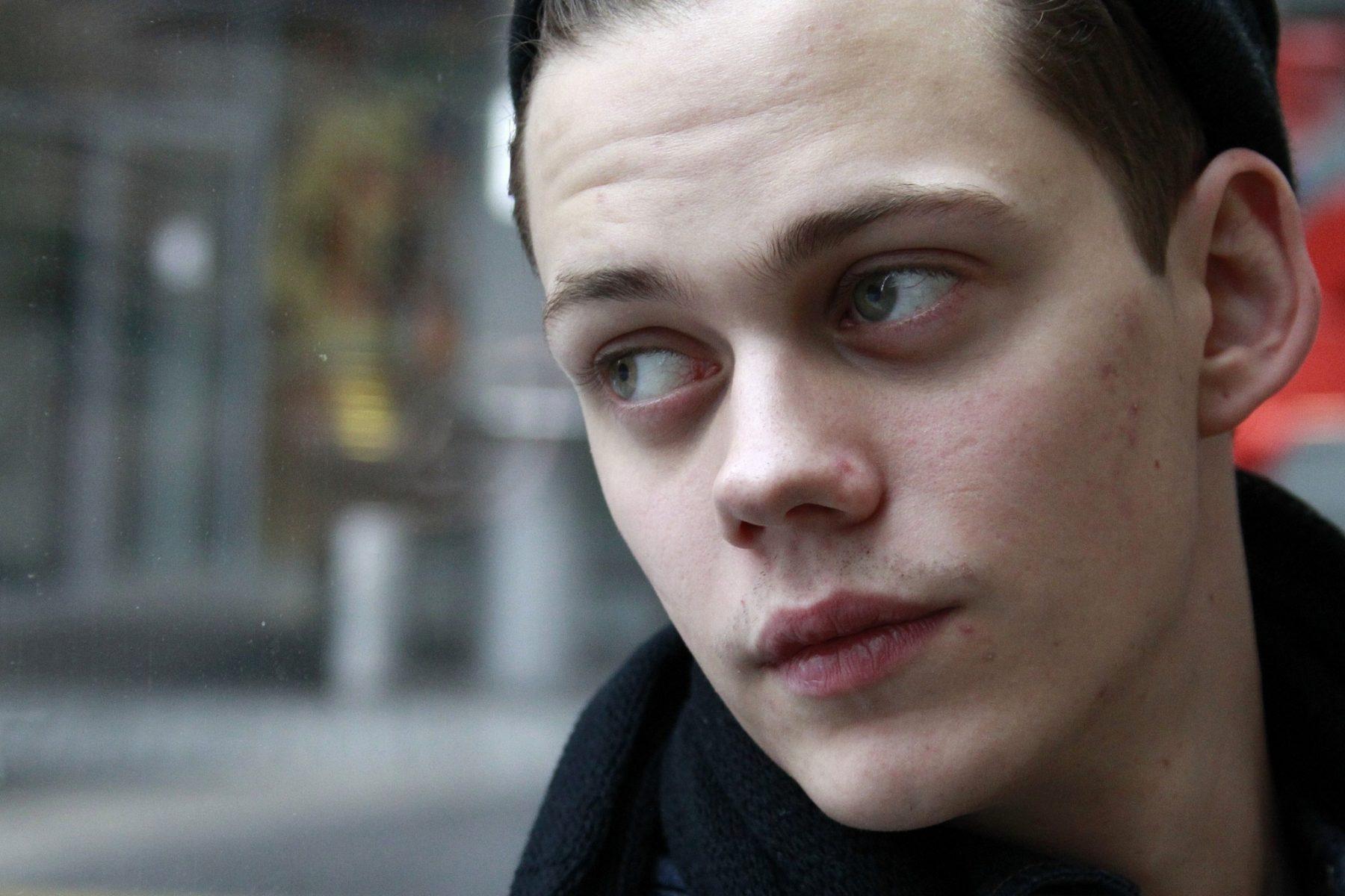 1800x1200 Bill Skarsgard HD