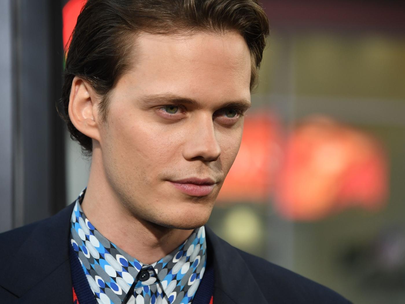 1400x1050 Handsome male actor Bill Skarsgård Desktop wallpaper 1400x1050