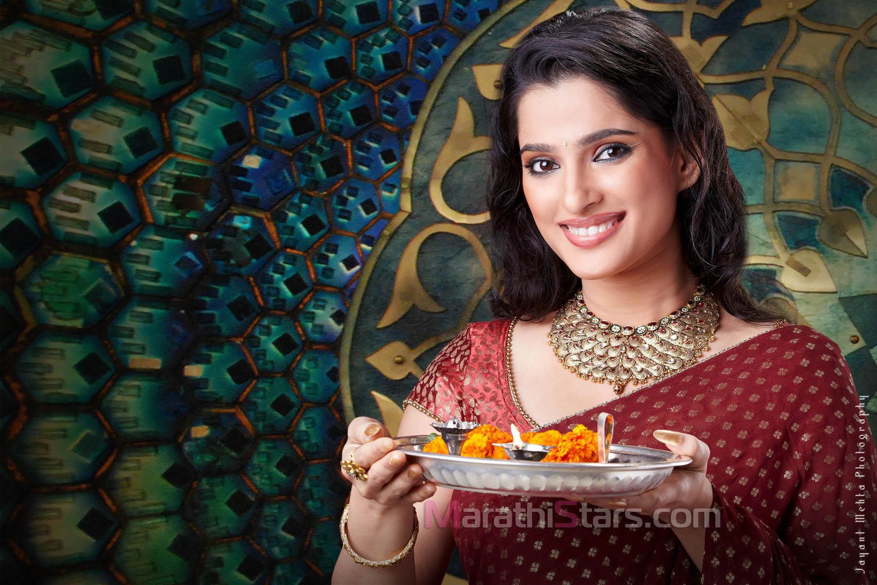 1800x1200 Priya Bapat Marathi Actress Photo, Biography, Wallpaper, Hot Image