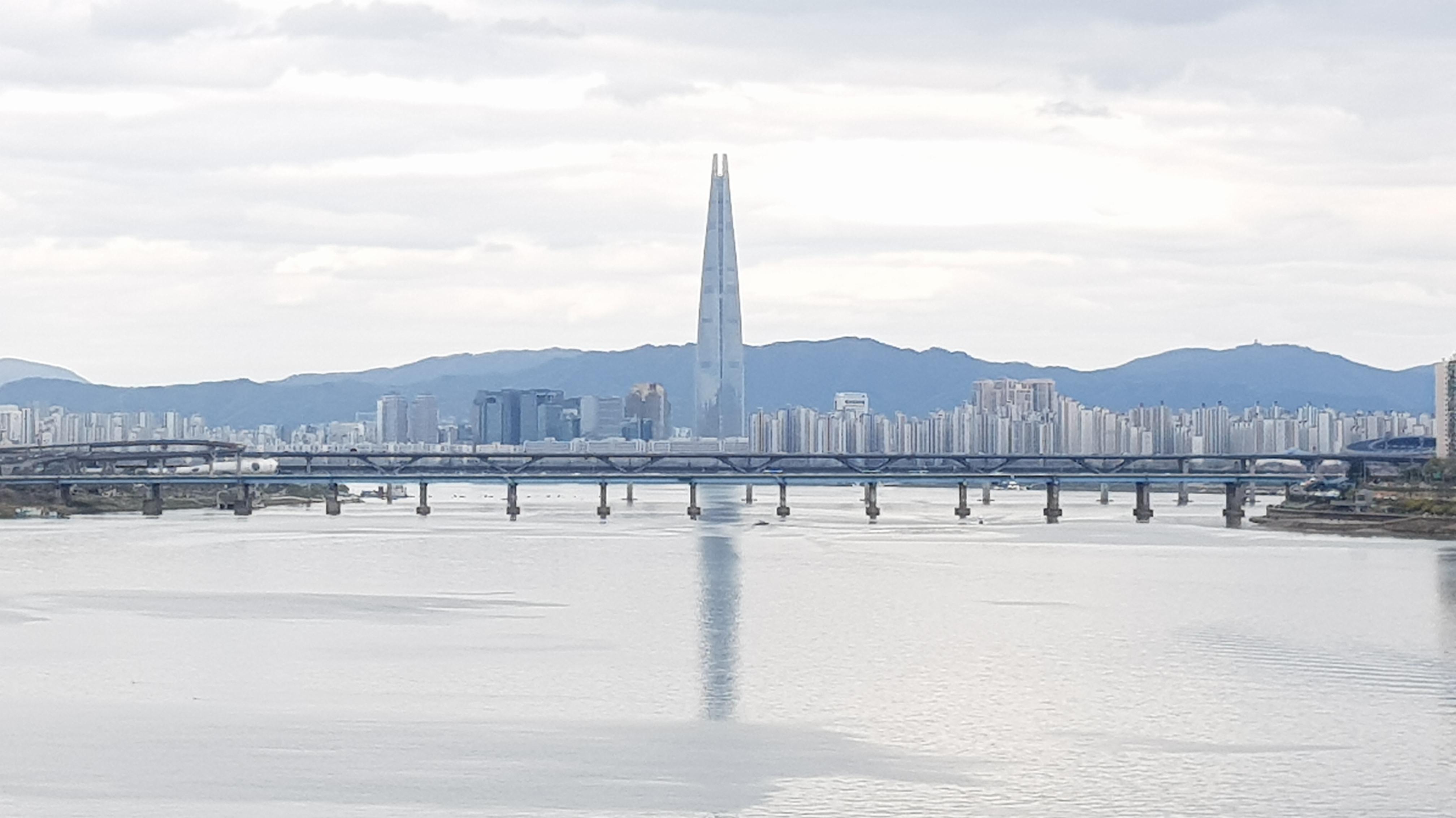 4032x2268 Lotte World Tower from Seongsu