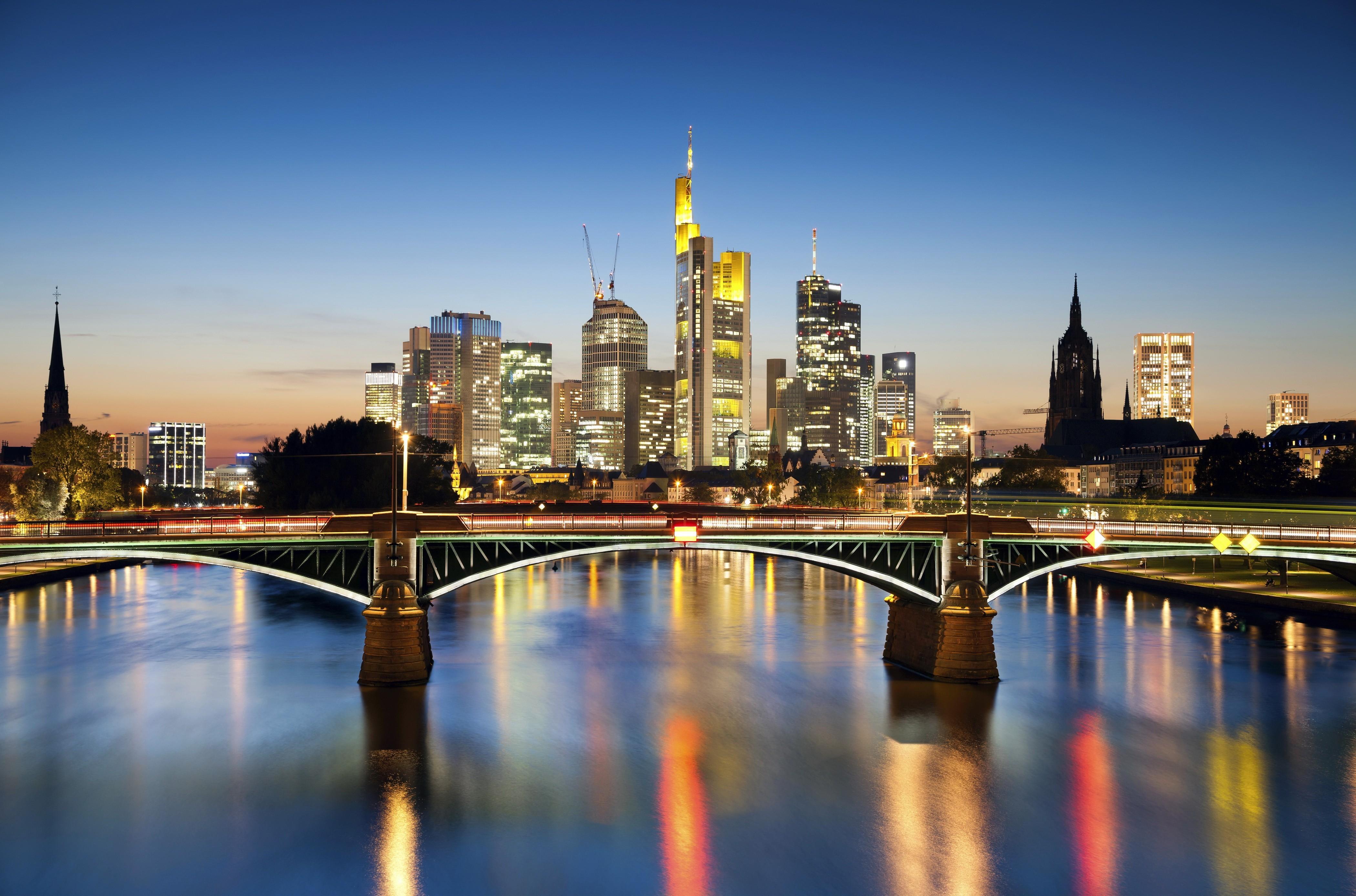 4200x2775 Frankfurt Skyline & Bridge 4K Germany Urban Nightscape Wallpaperx2775