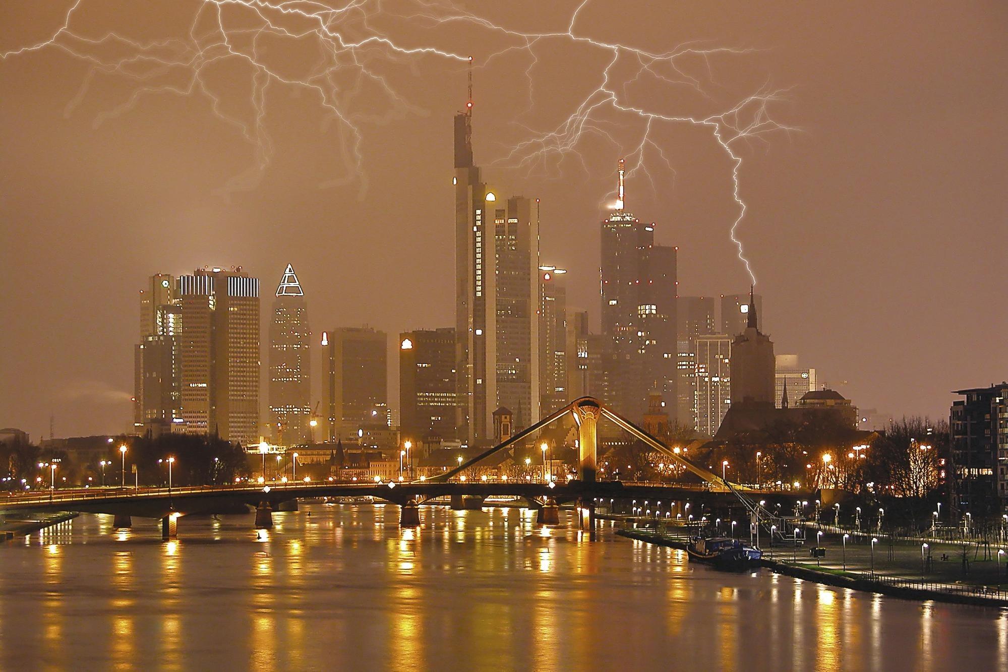 1999x1333 Lightning over Frankfurt, Germany