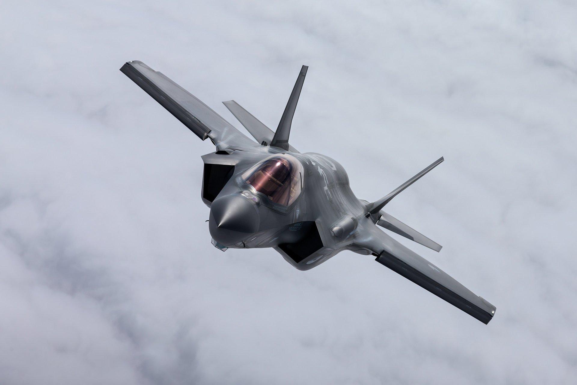 1920x1280 Lockheed Martin F 35 Lightning II Jet Fighter Wallpaper