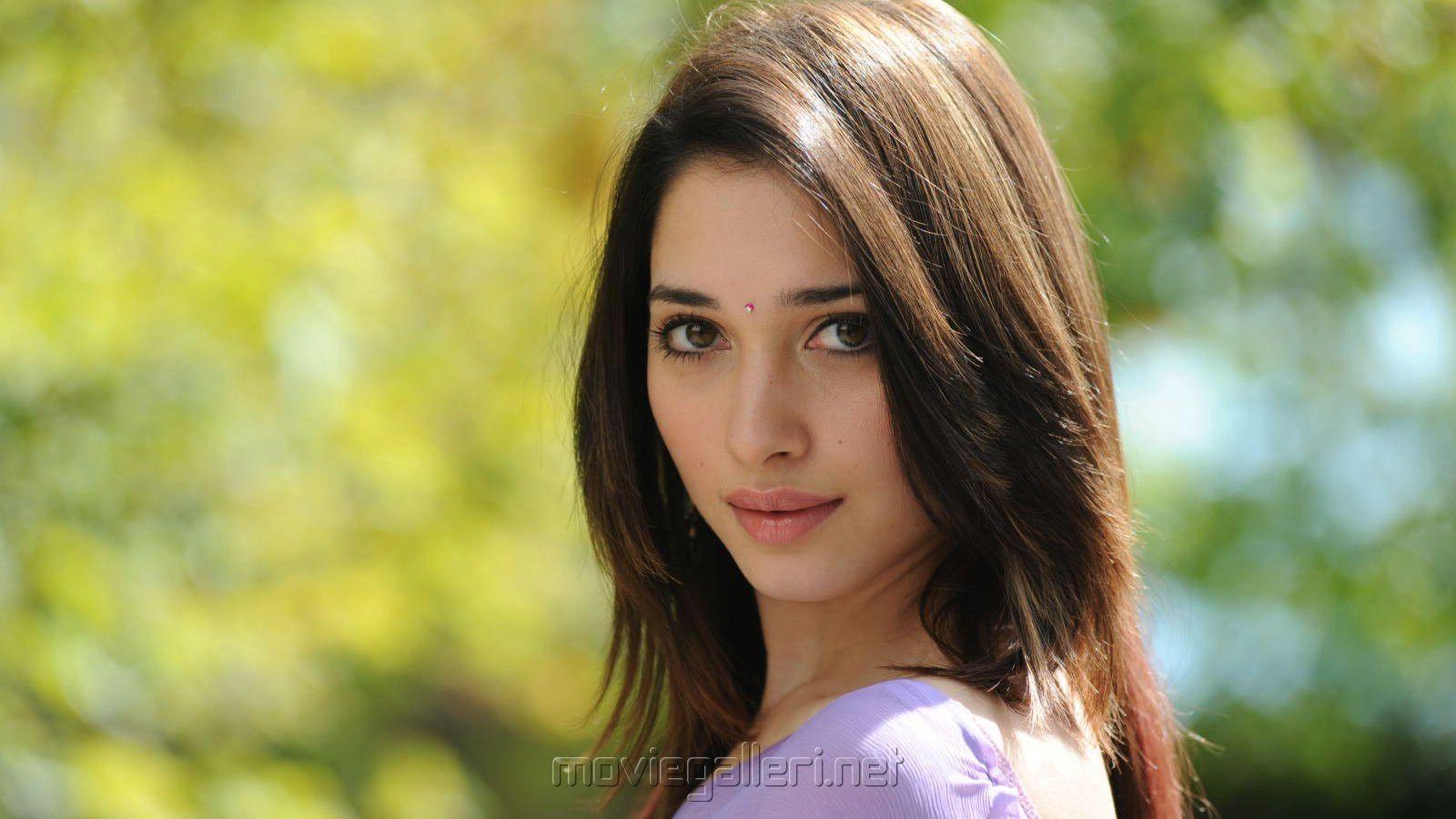 1600x900 Tamanna PC Wallpaper