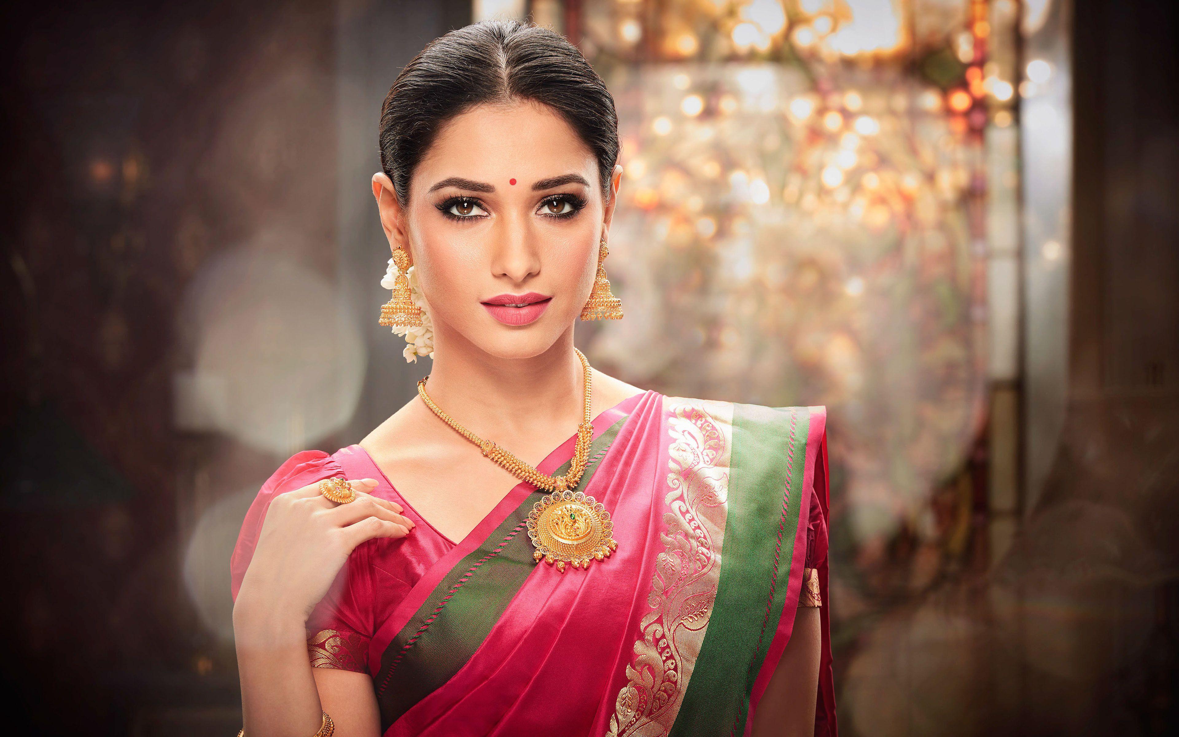 3840x2400 Tamanna in Saree 4K
