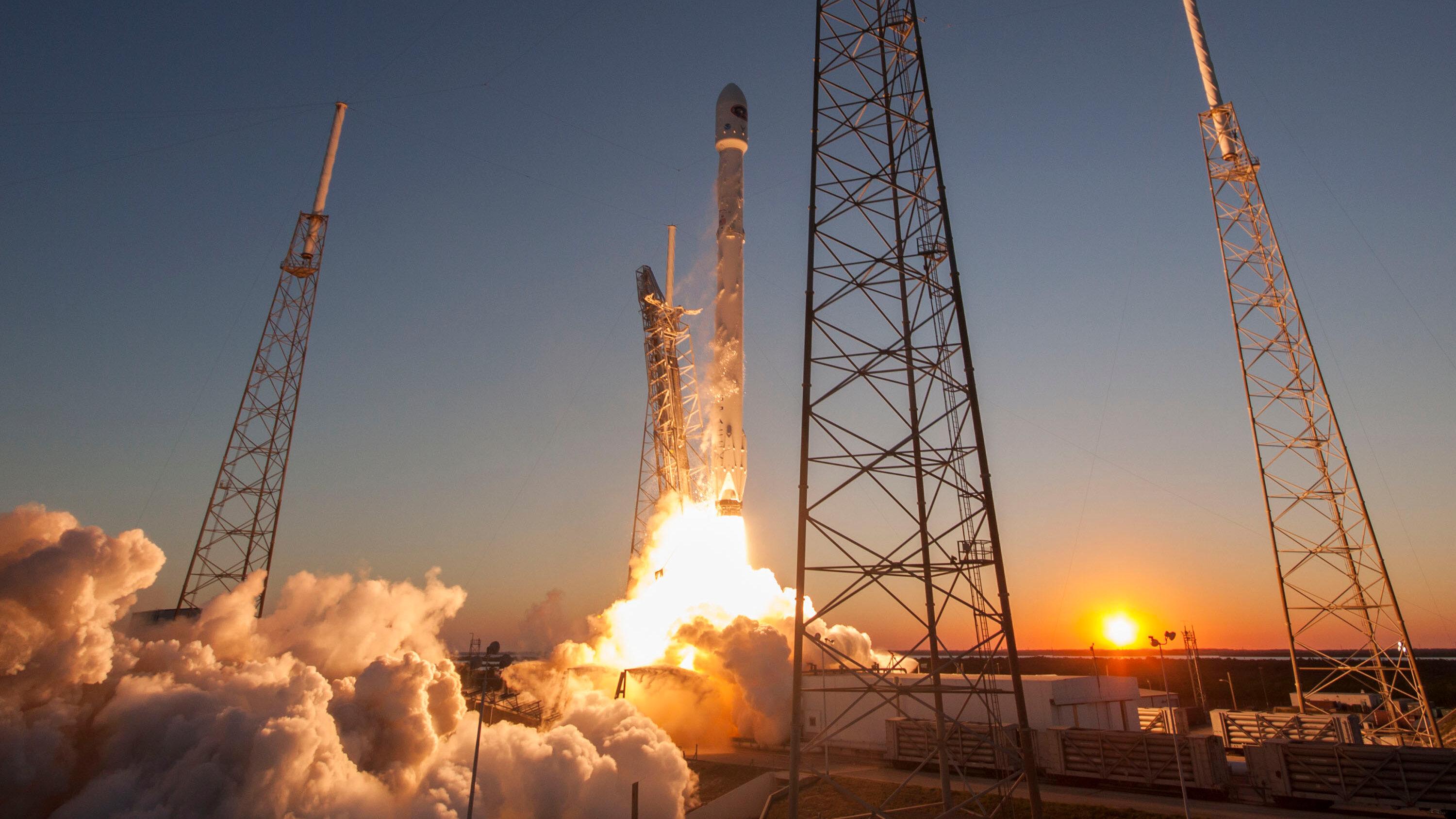 3000x1687 SpaceX Rocket Part to Crash Into Moon 7 Years After Launch