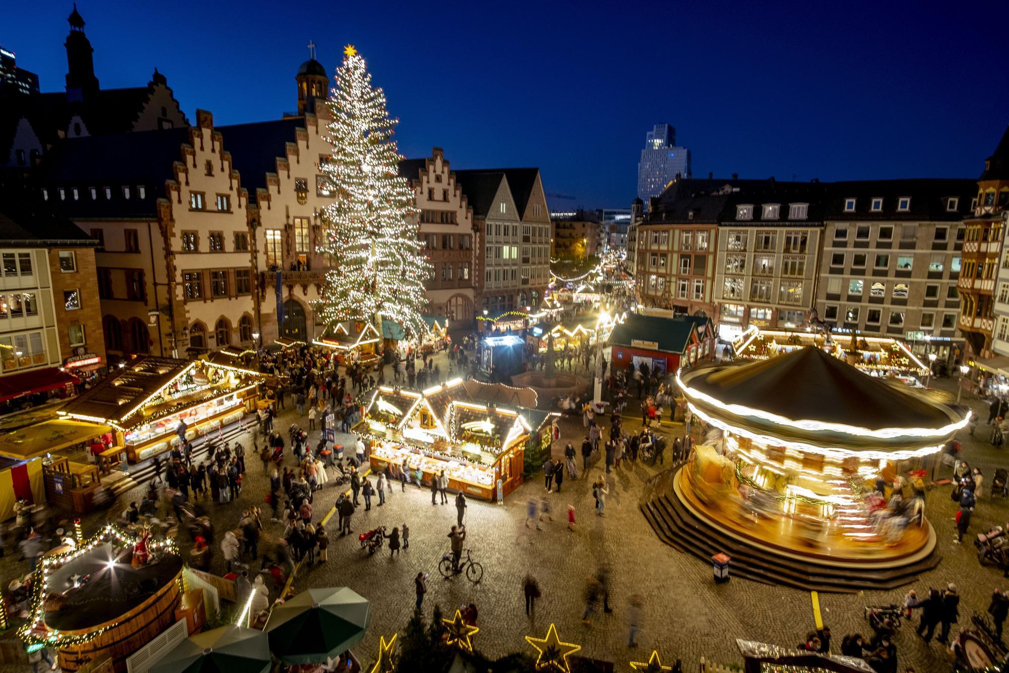 2000x1333 Europe's Christmas markets warily open as COVID cases rise