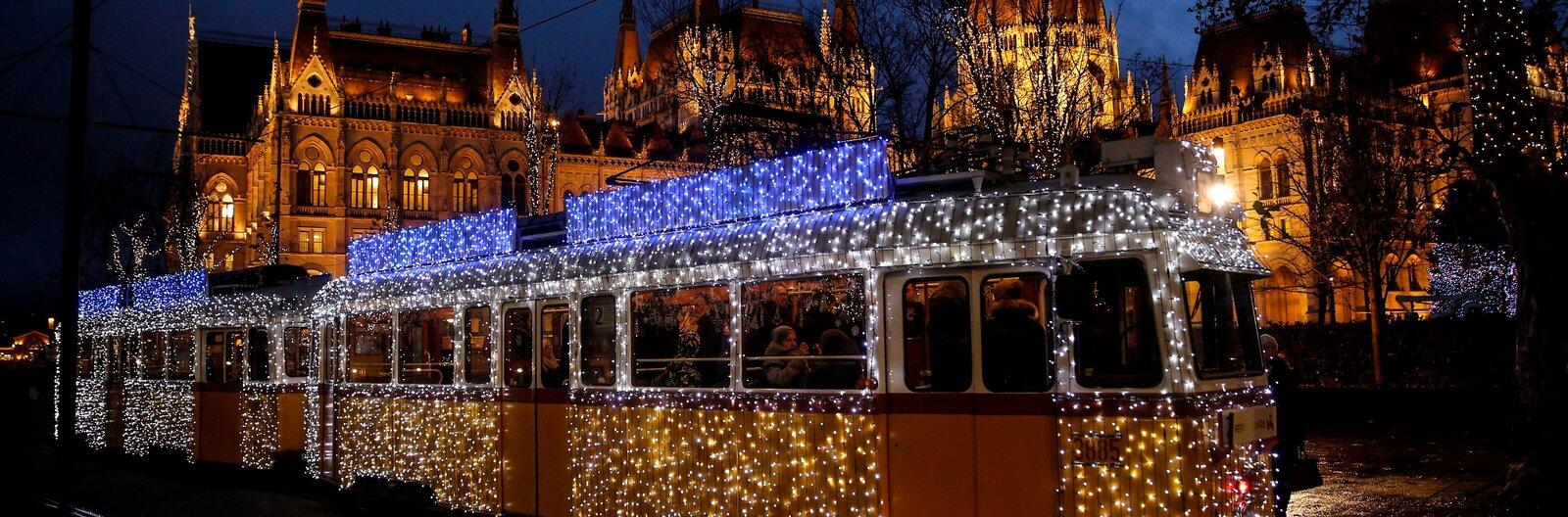 1600x528 Budapest's Christmas tram now running!