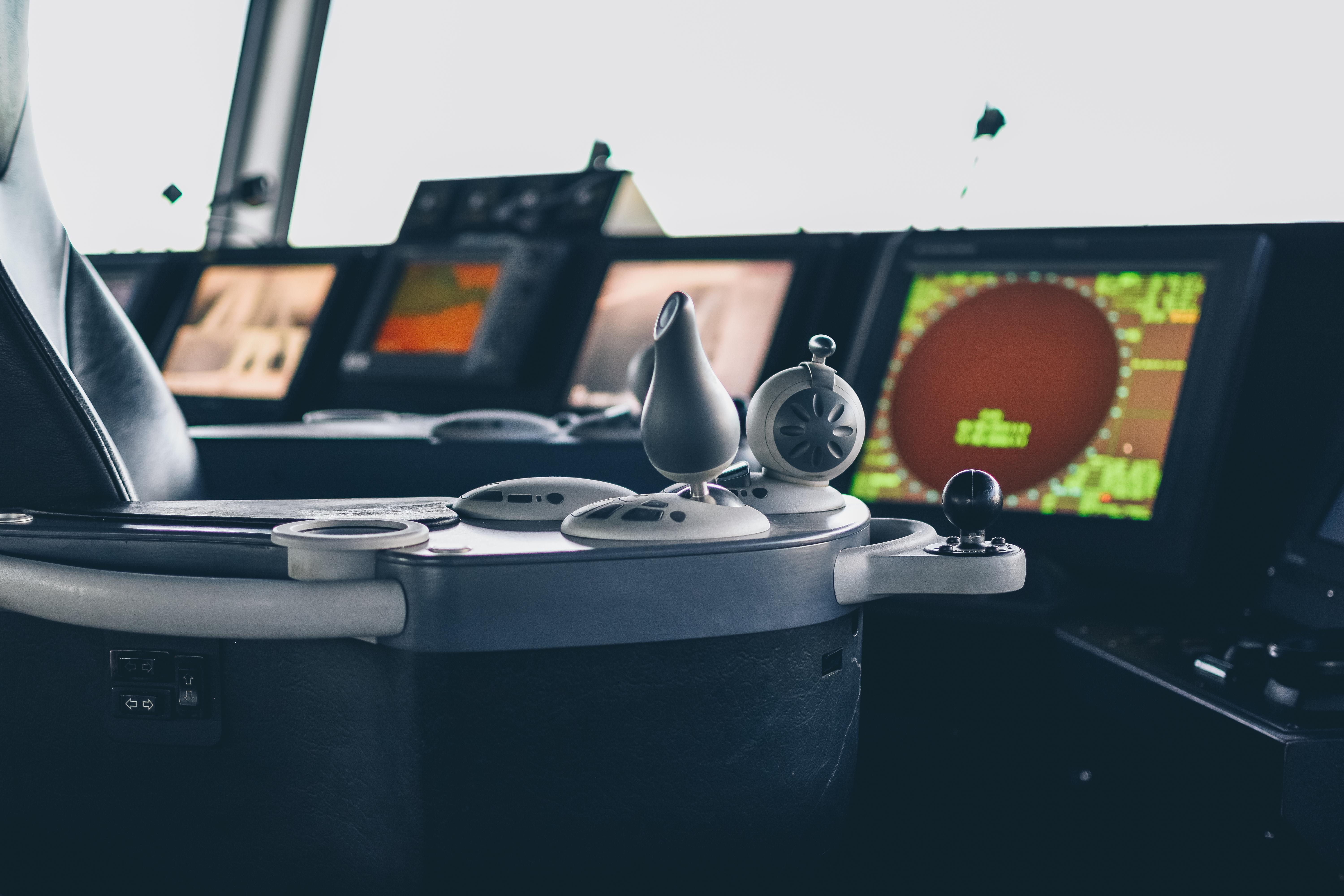6000x4000 Air Traffic Control Room · Free