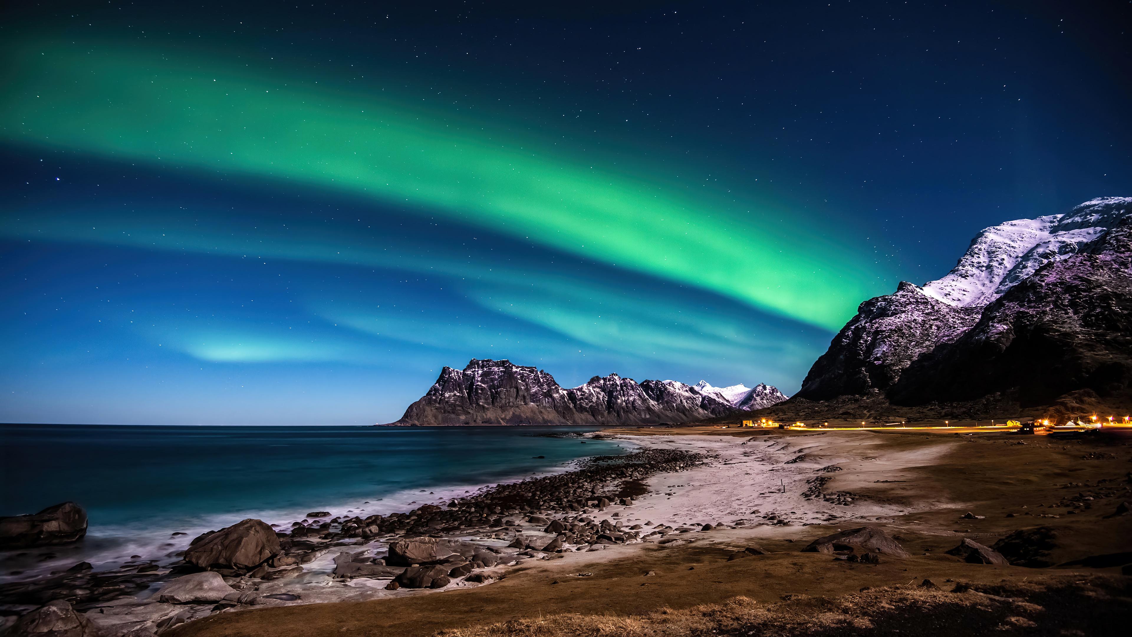 3840x2160 Northern light in the mountains in front of the sea Wallpaper 4k Ultra HD