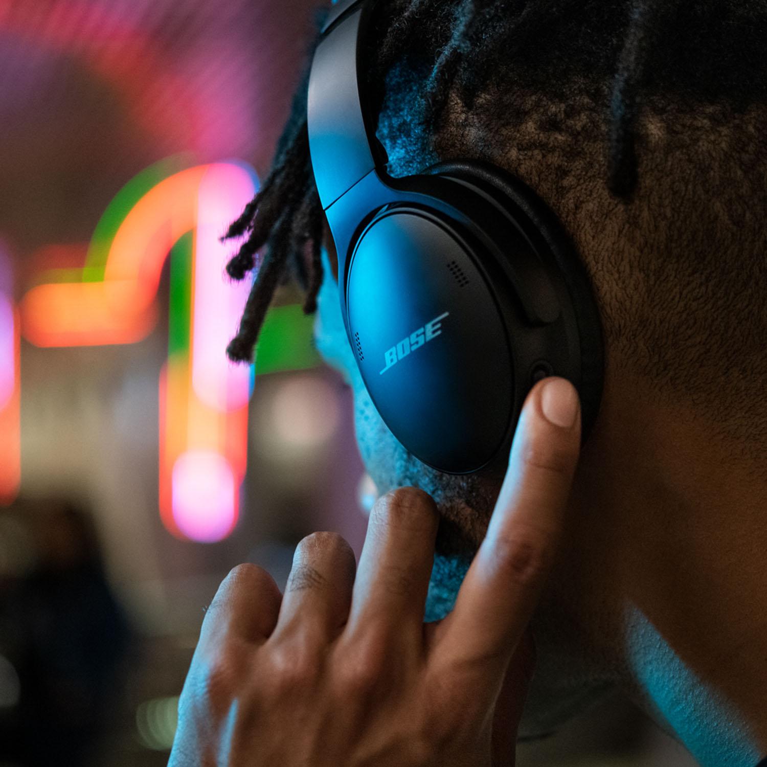 1500x1500 Bose QuietComfort 45 Wireless Noise Cancelling Over The Ear Headphones Triple Black 866724 0100