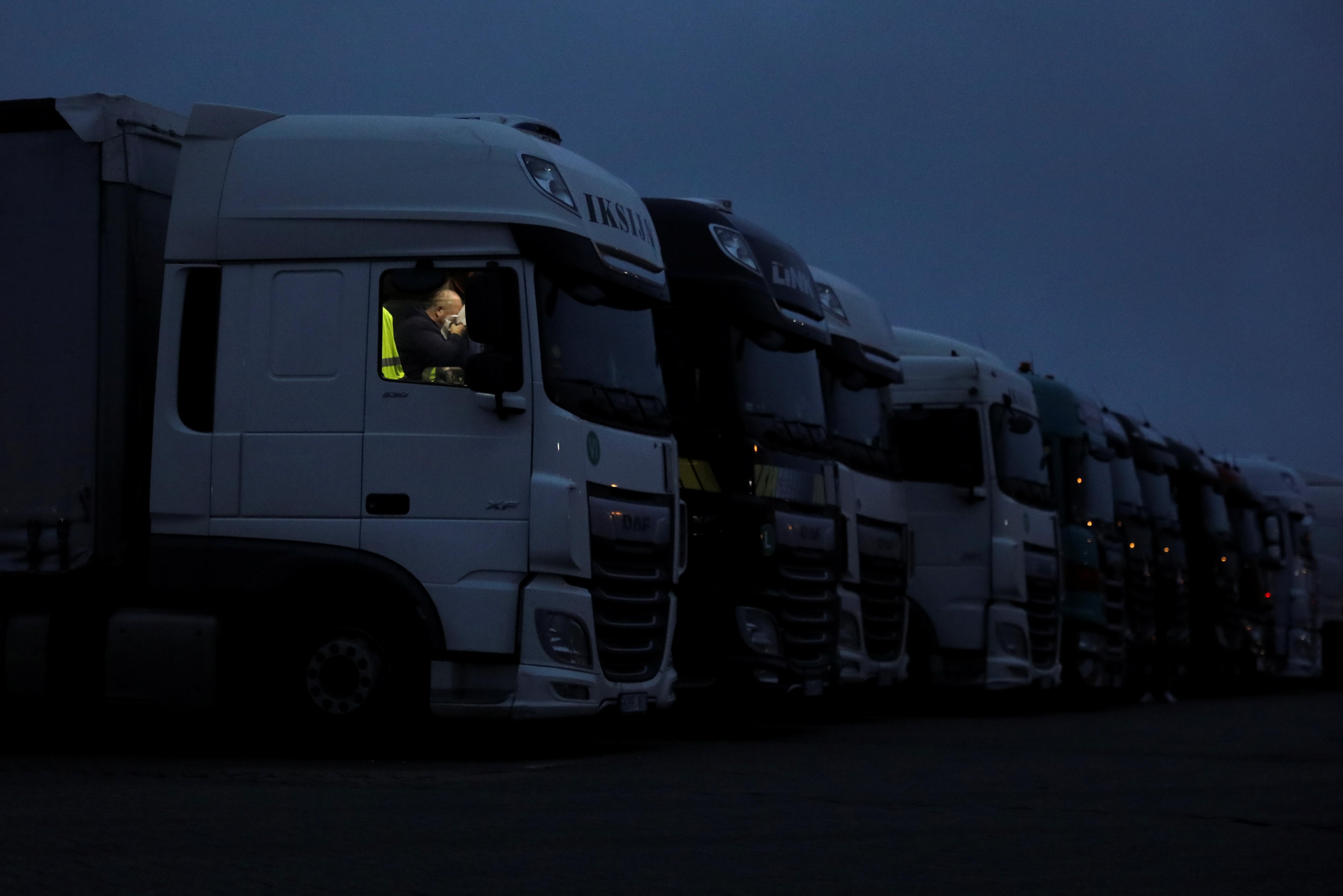 5770x3847 UK plans to ease truck driver rules to address shortage