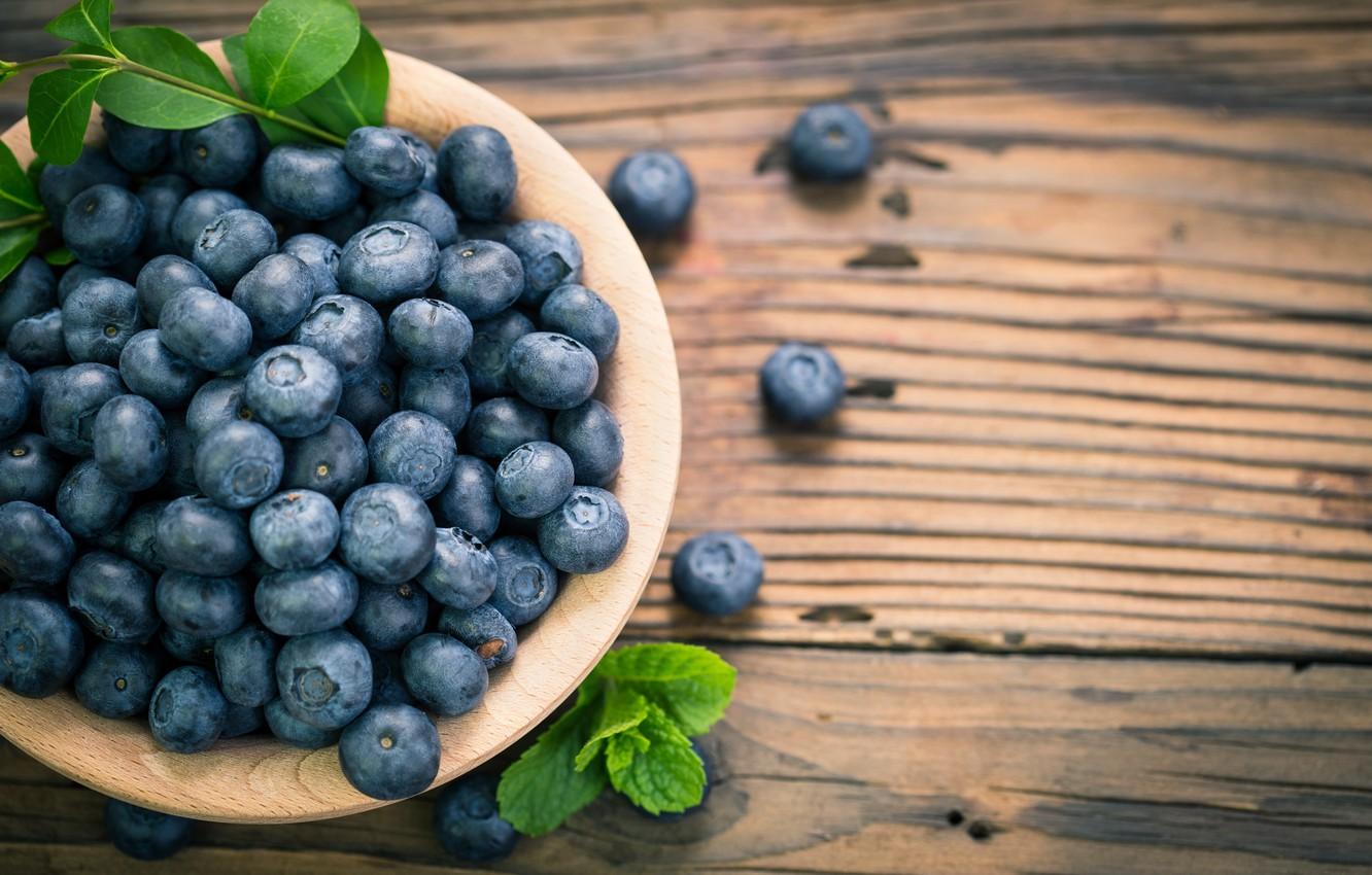 1332x850 Wallpaper berries, blueberries, fresh, wood, blueberry, blueberries, berries image for desktop, section еда