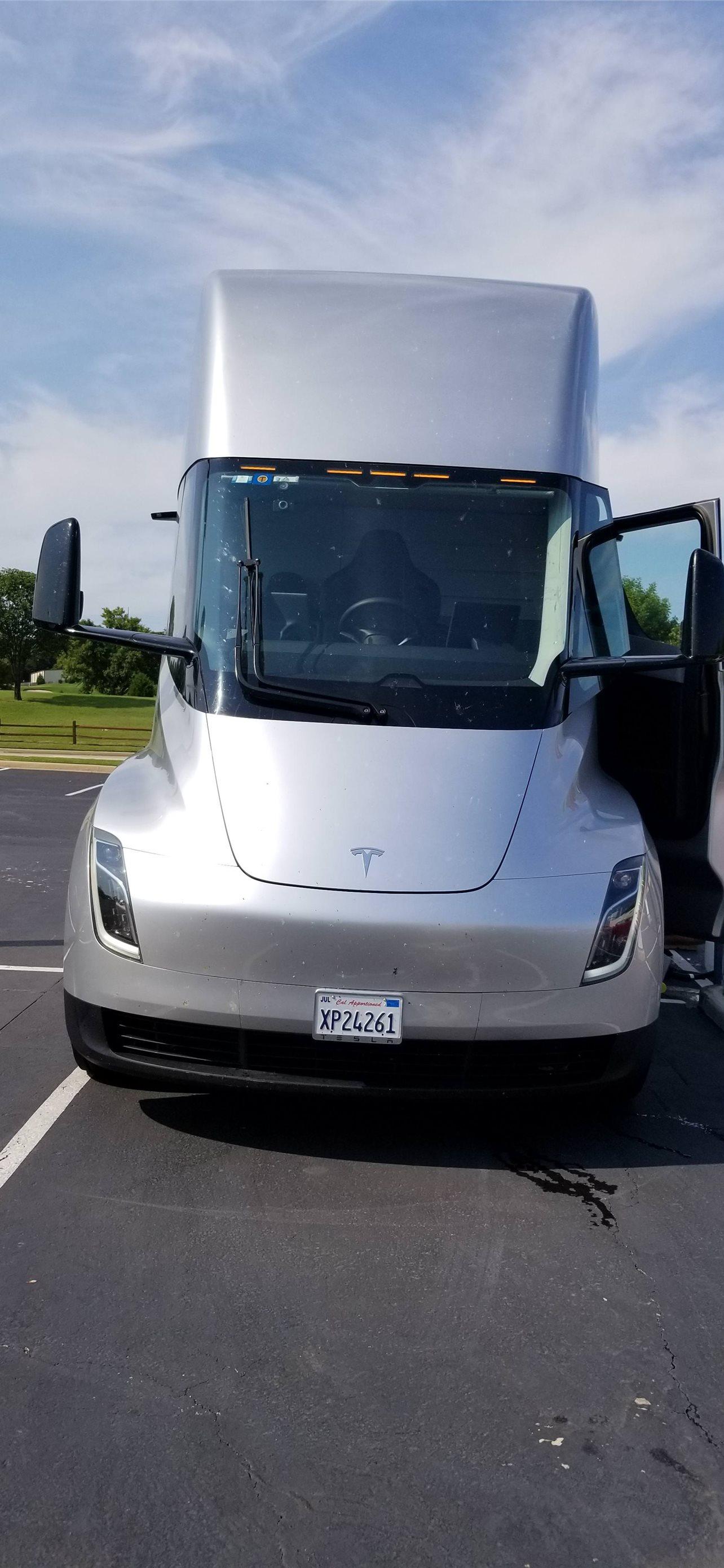 1284x2778 tesla semi truck iPhone Wallpaper Free Download