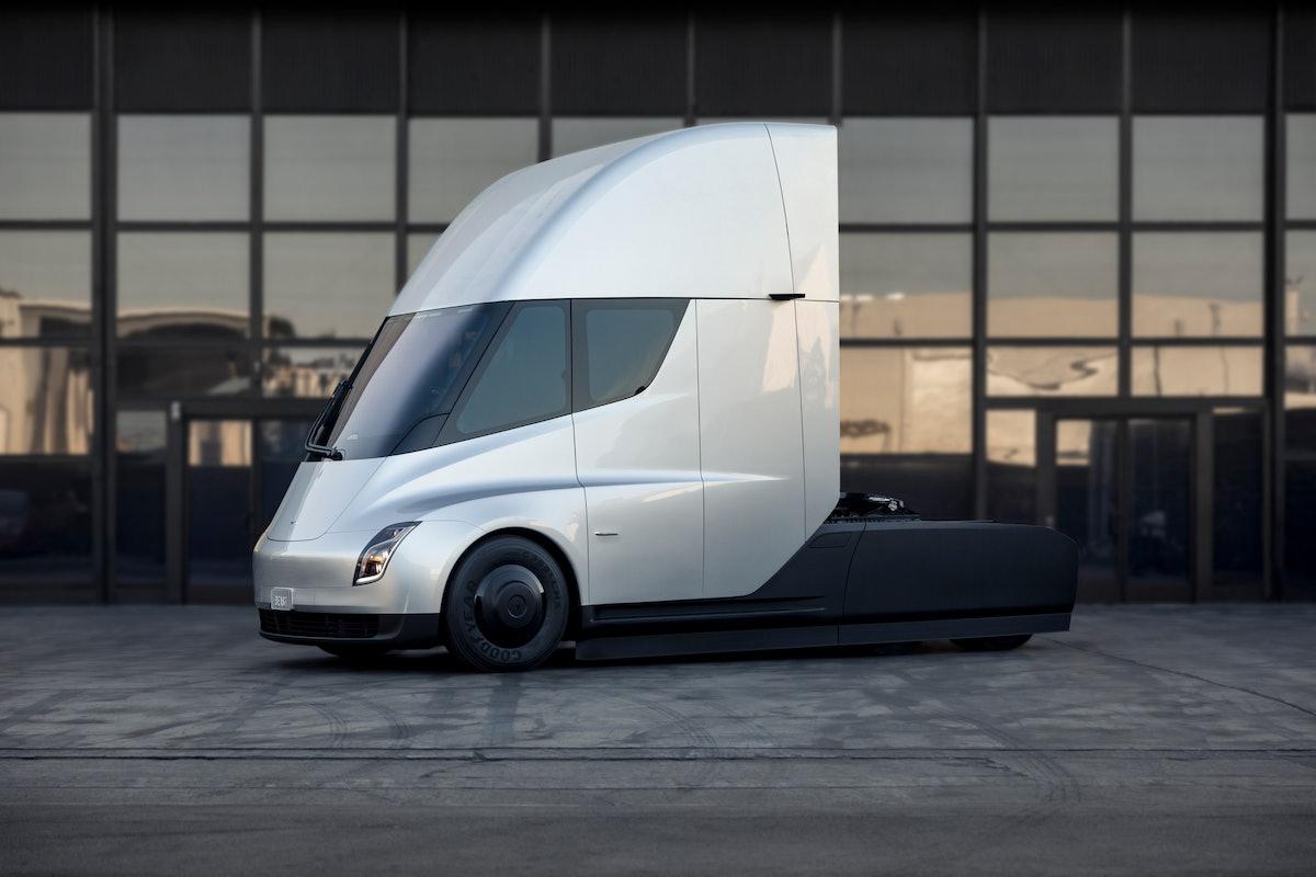 1200x800 Tesla says Semi coming. Commercial Carrier Journal