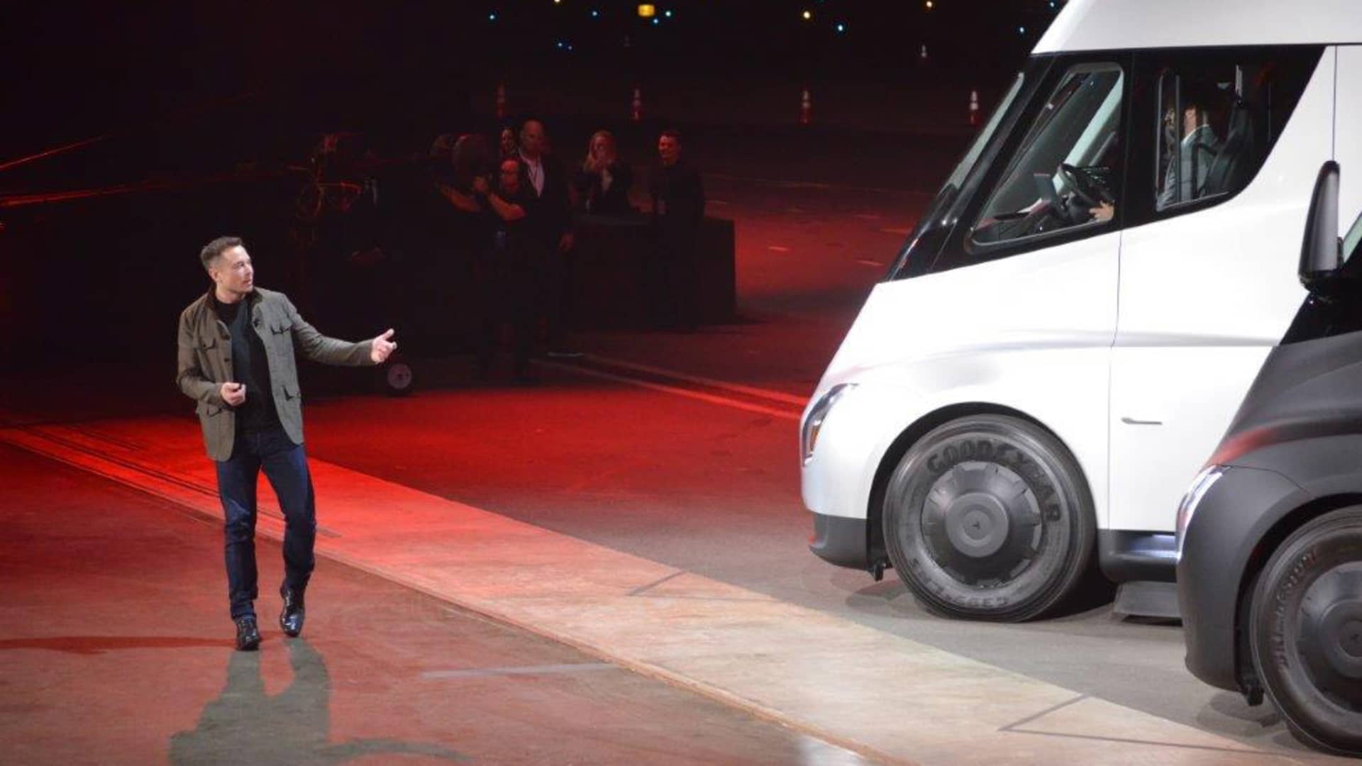 1920x1080 Elon Musk calls on Tesla to start 'all out' volume production of Semi