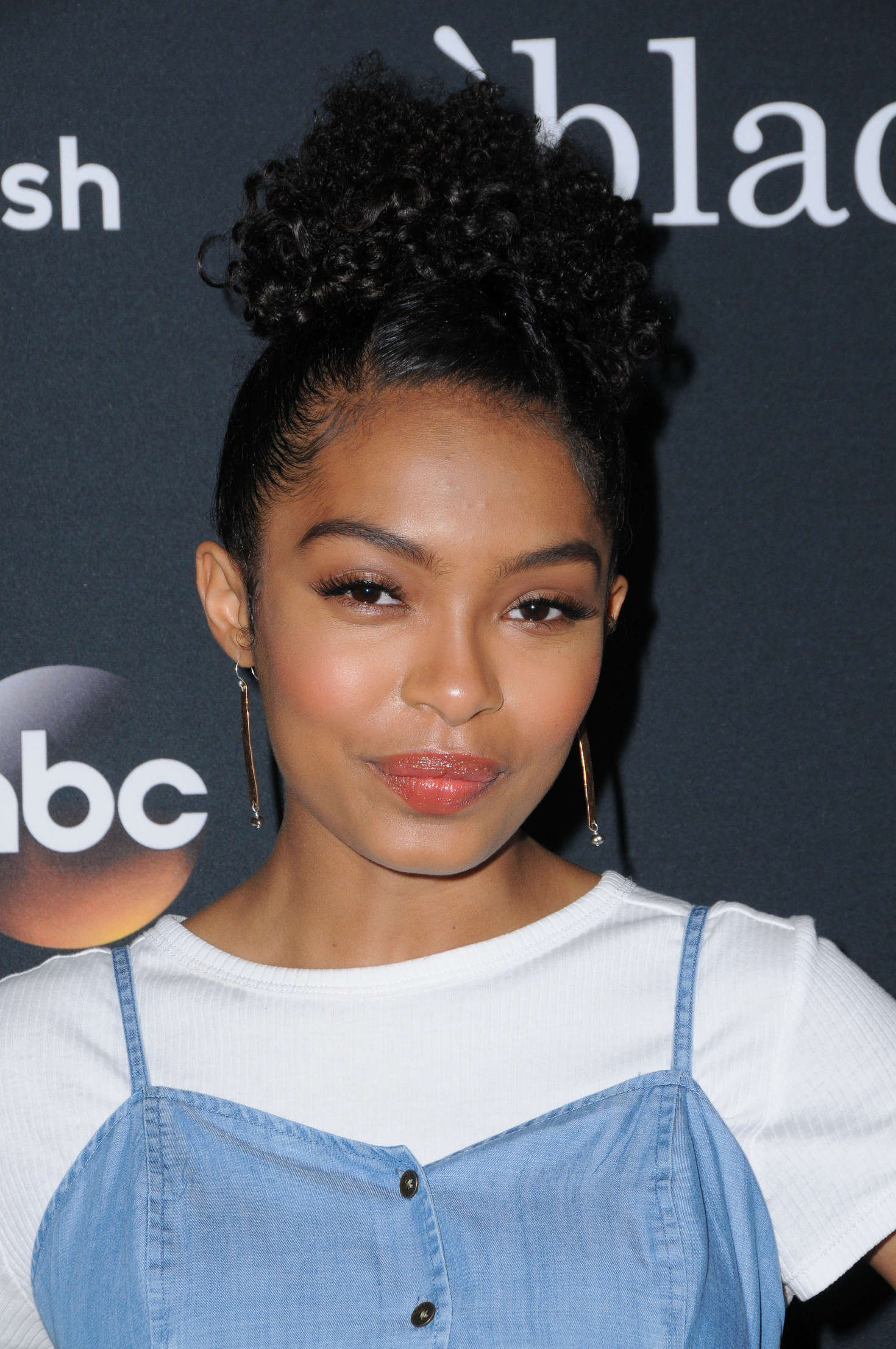 1470x2213 Yara Shahidi Wallpaper
