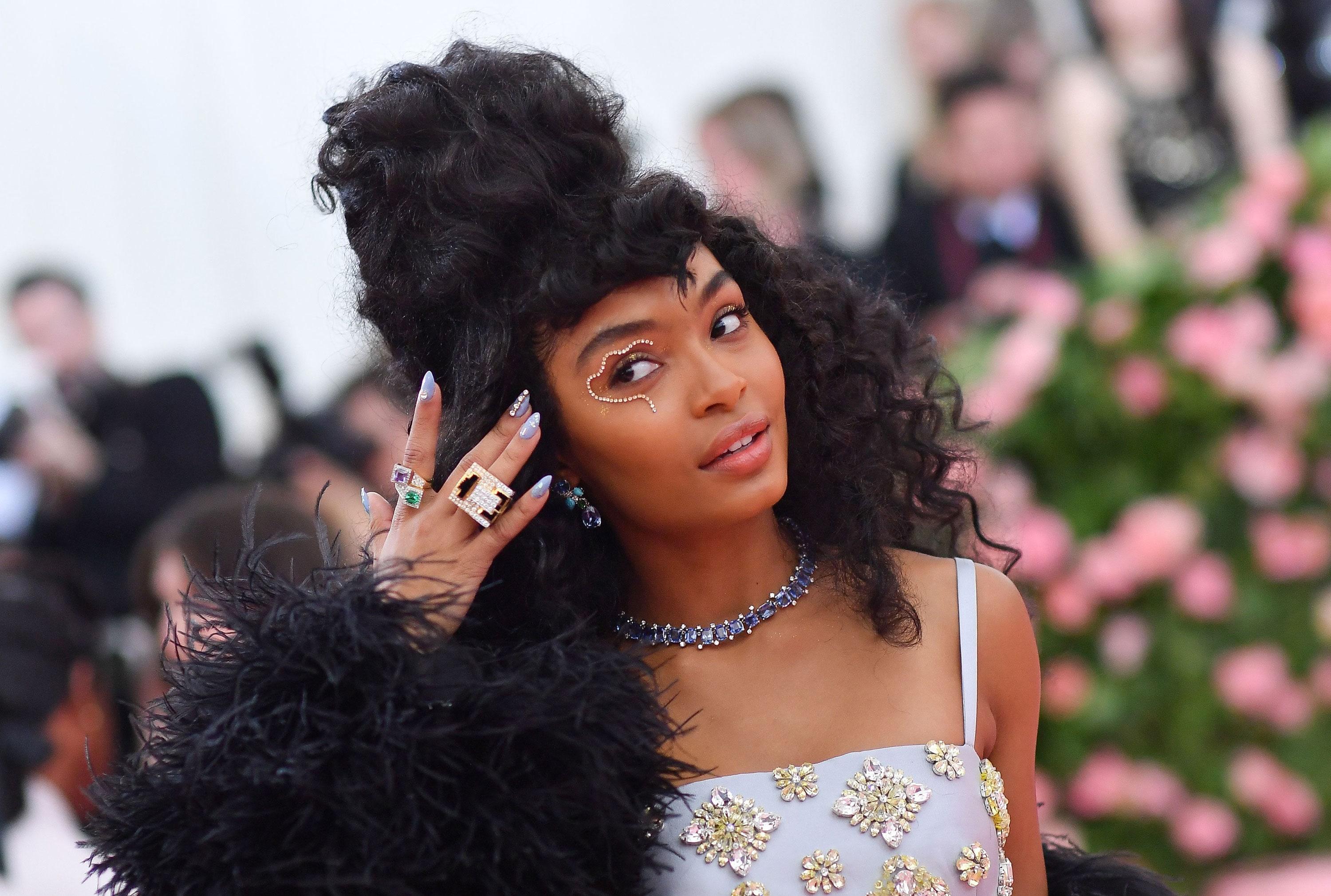 3000x2019 Yara Shahidi Wore Zodiac Themed Crystal Makeup To The 2019 Met Gala