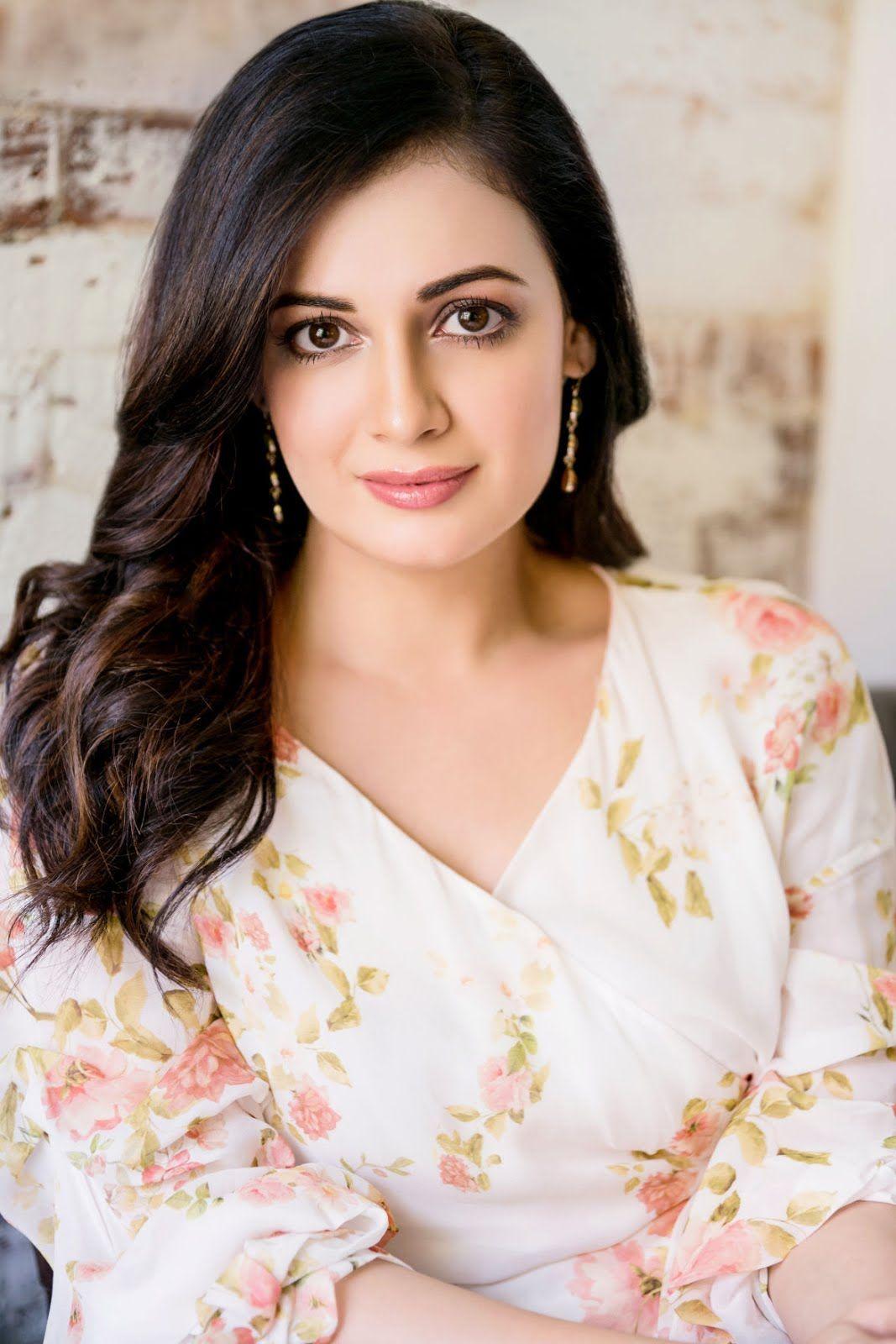 1067x1600 Asian. Dia mirza, Most