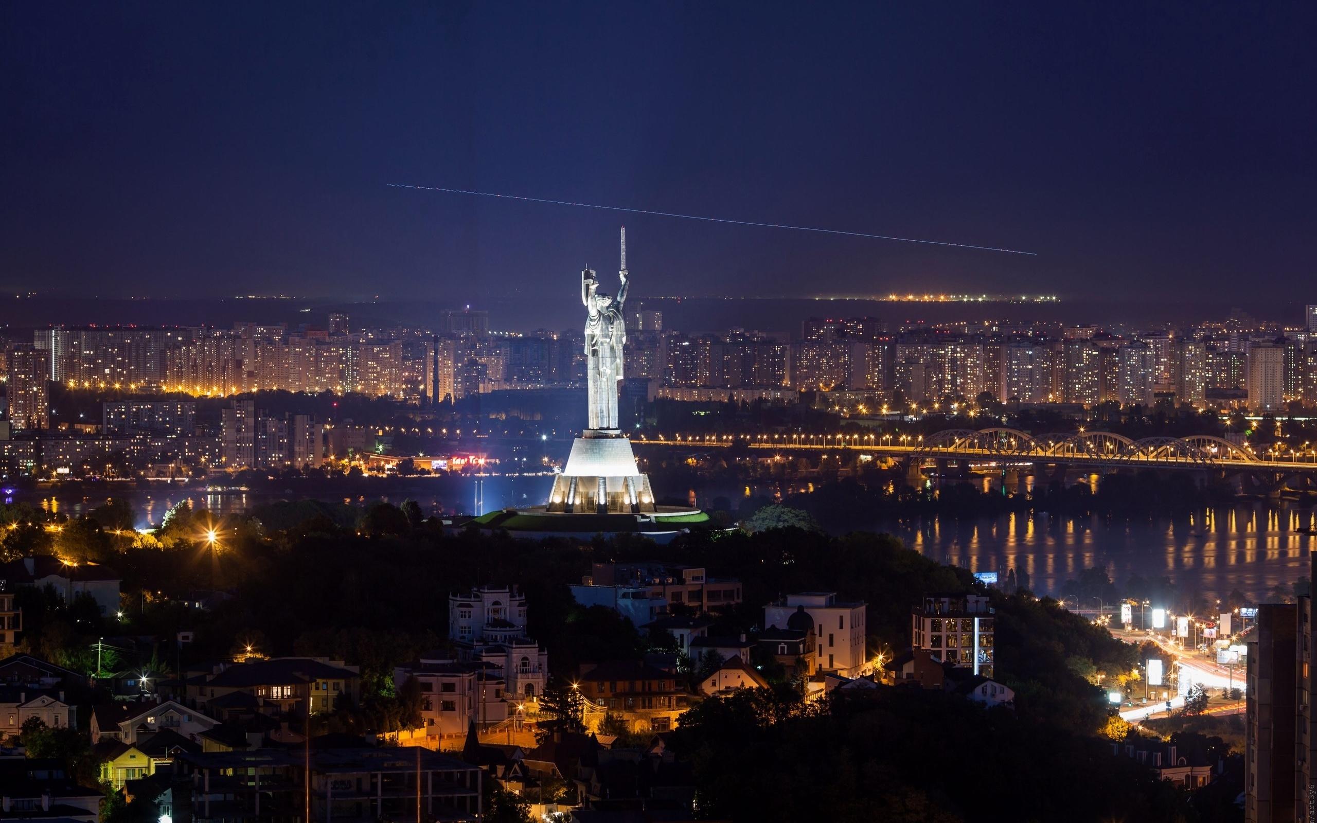 2560x1600 Download Wallpaper Evening Kiev, Motherland, Ukraine (2560x1600). The Wallpaper, photo